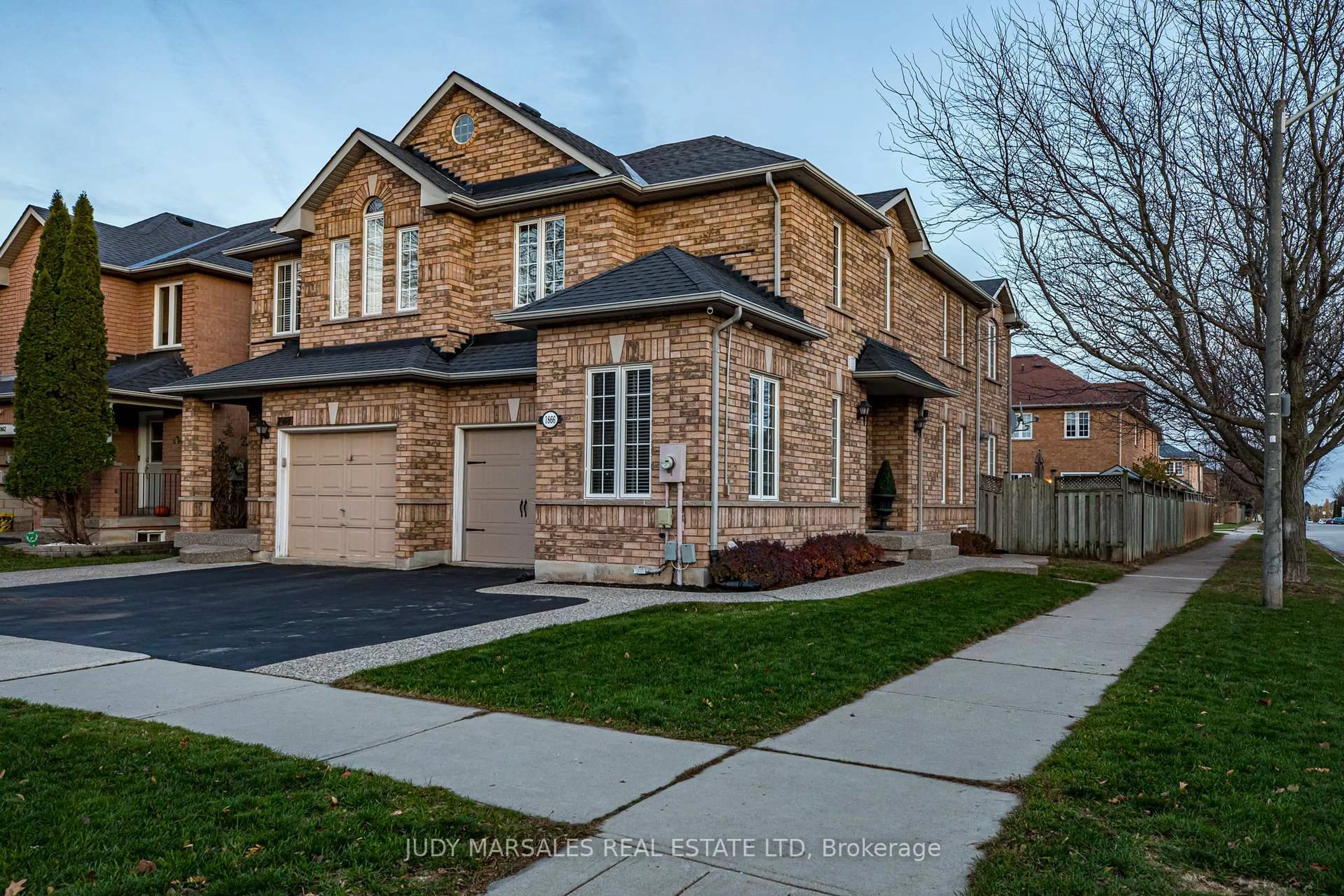 Home with brick exterior material, street for 1866 Creek Way, Burlington Ontario L7L 6P9