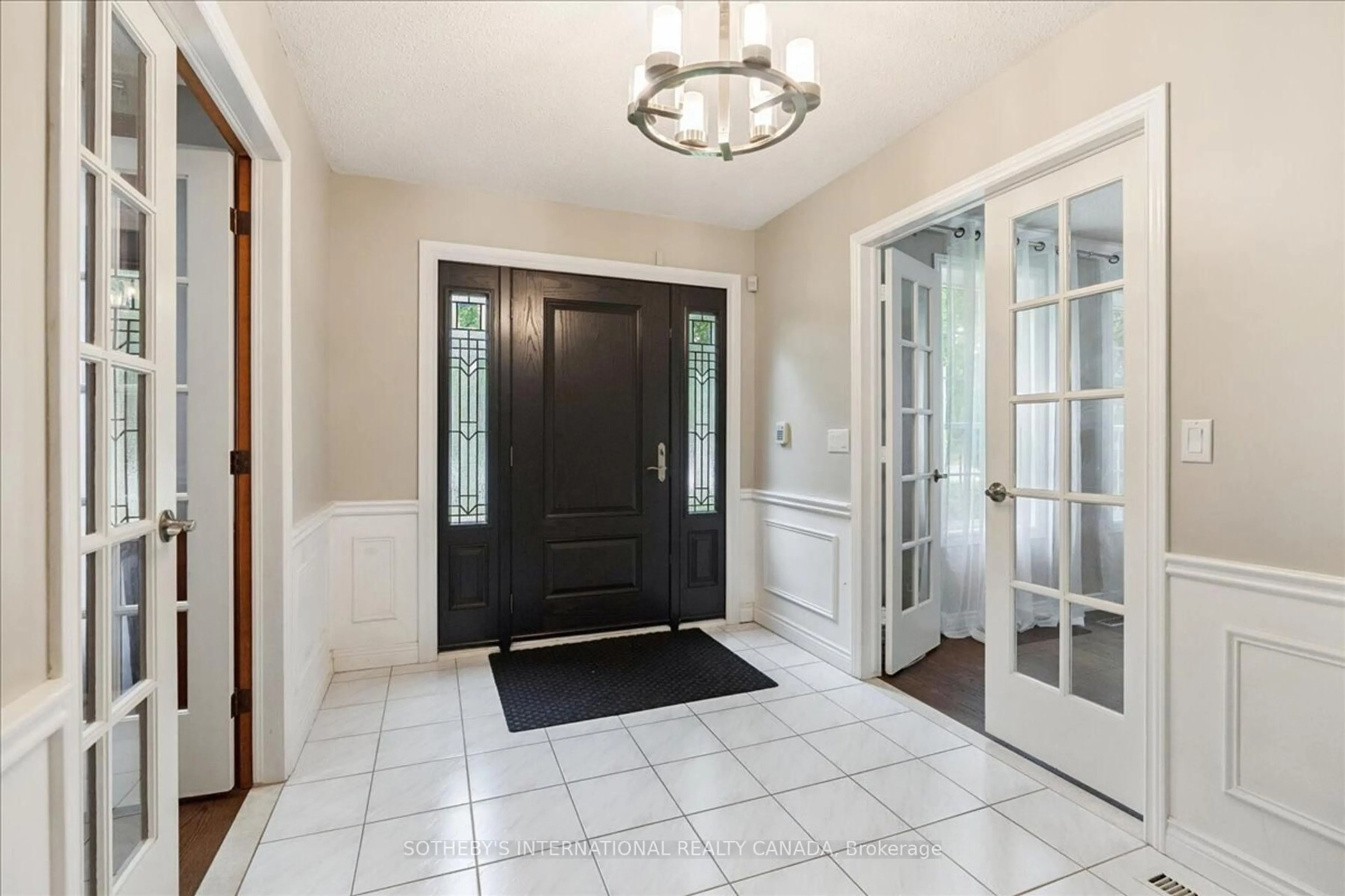 Indoor entryway for 43 Shore Gardens, Oakville Ontario L6L 5Z2