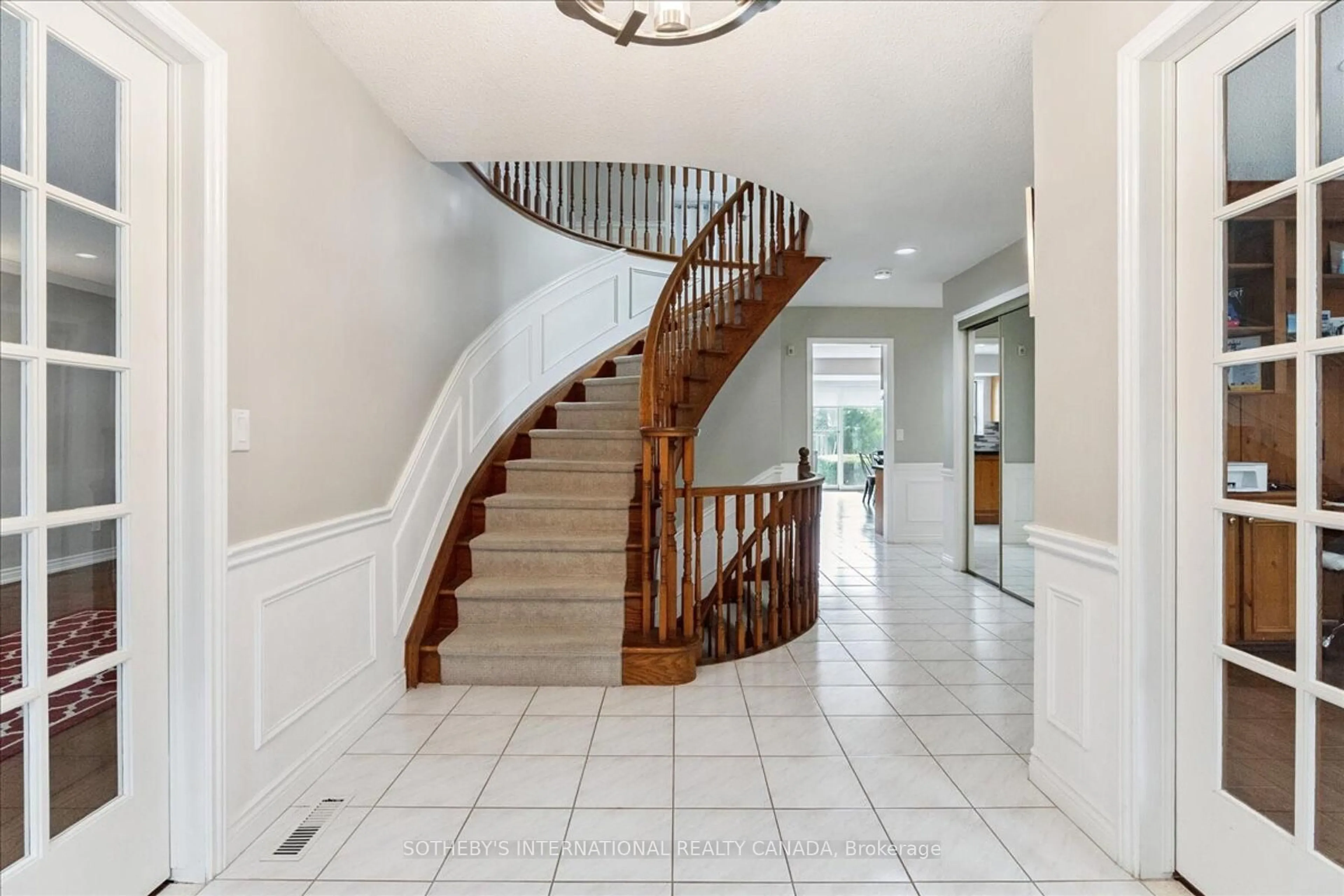 Indoor foyer for 43 Shore Gardens, Oakville Ontario L6L 5Z2