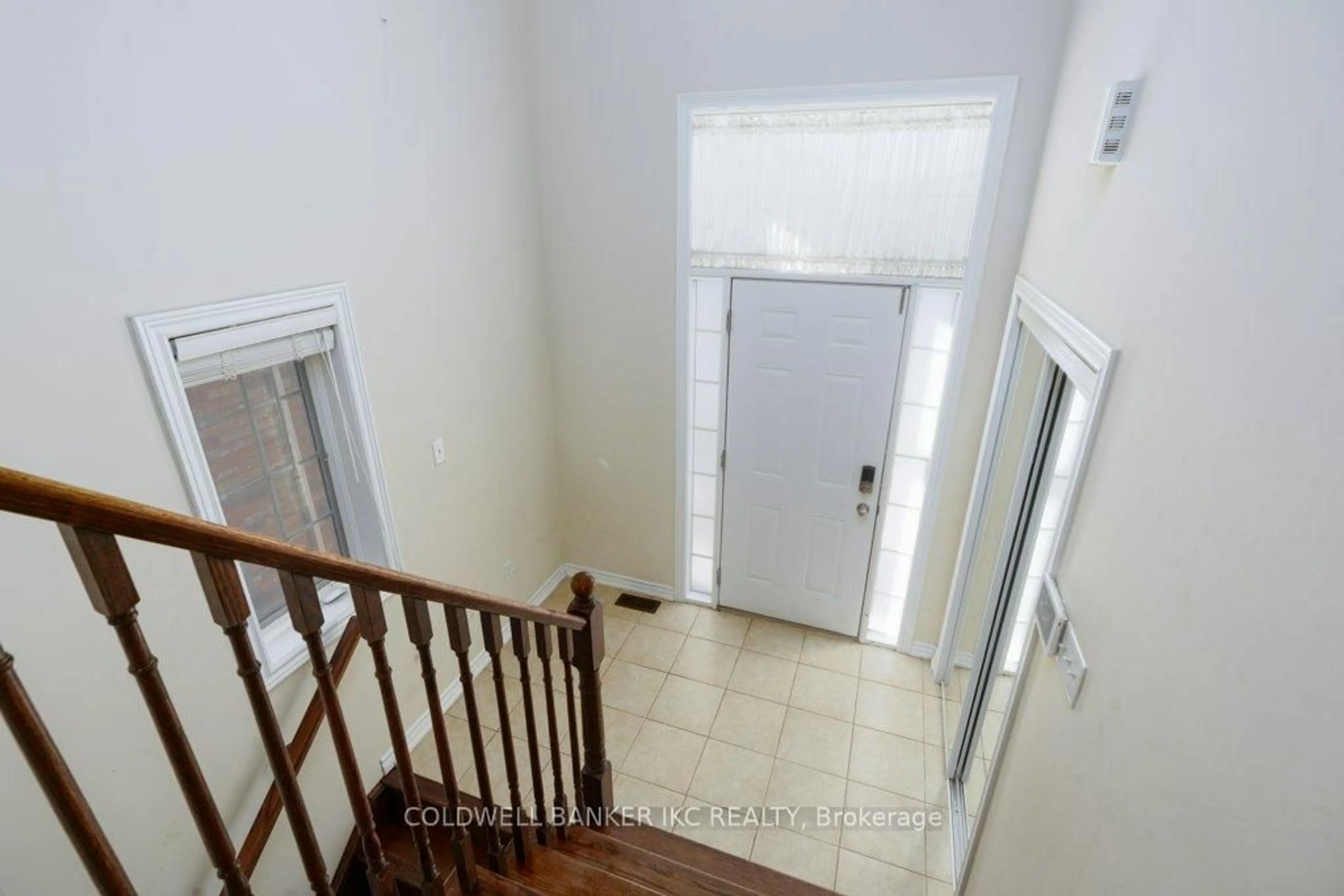 Indoor foyer for 519 Miller Way, Milton Ontario L9T 8M1