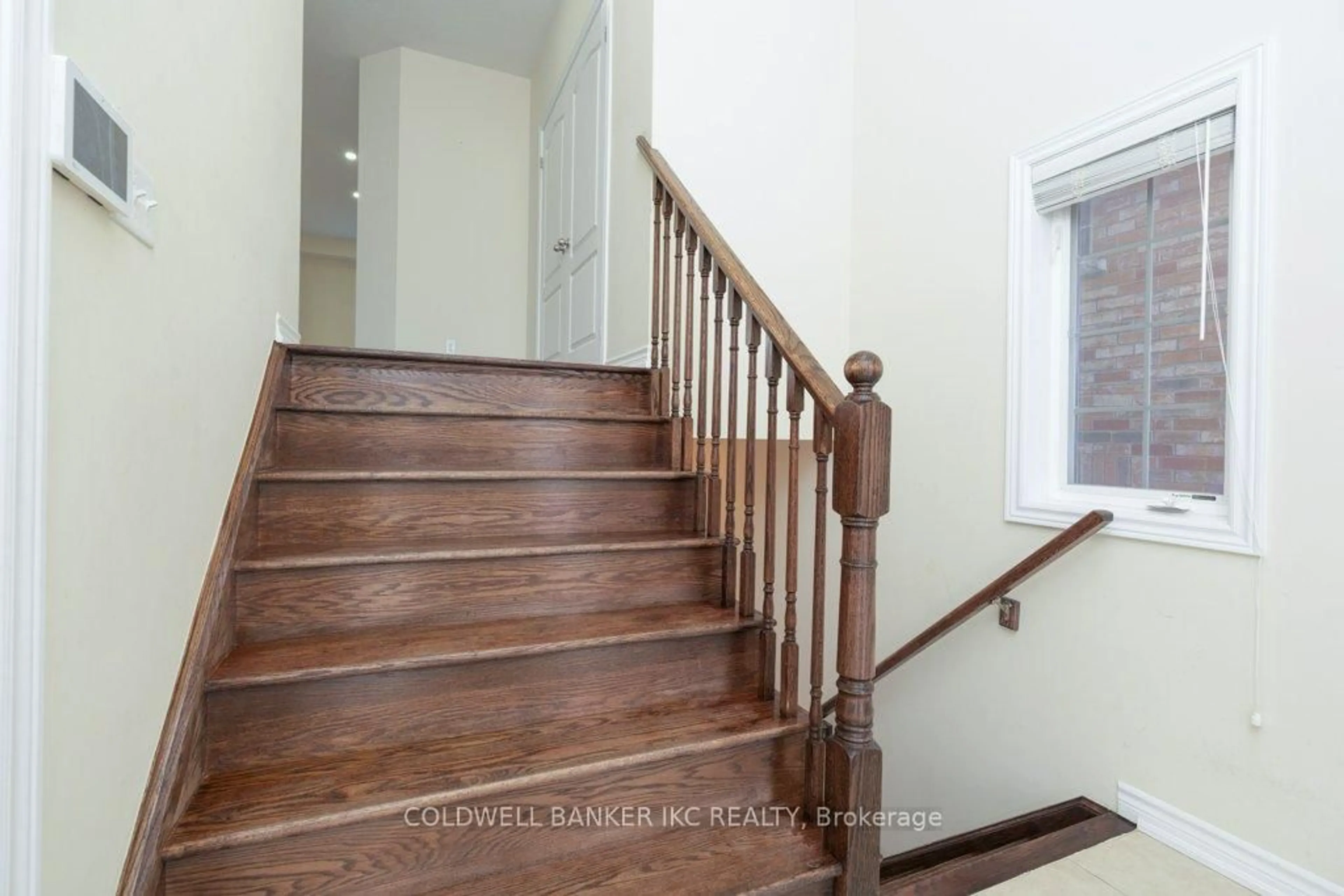 Stairs for 519 Miller Way, Milton Ontario L9T 8M1