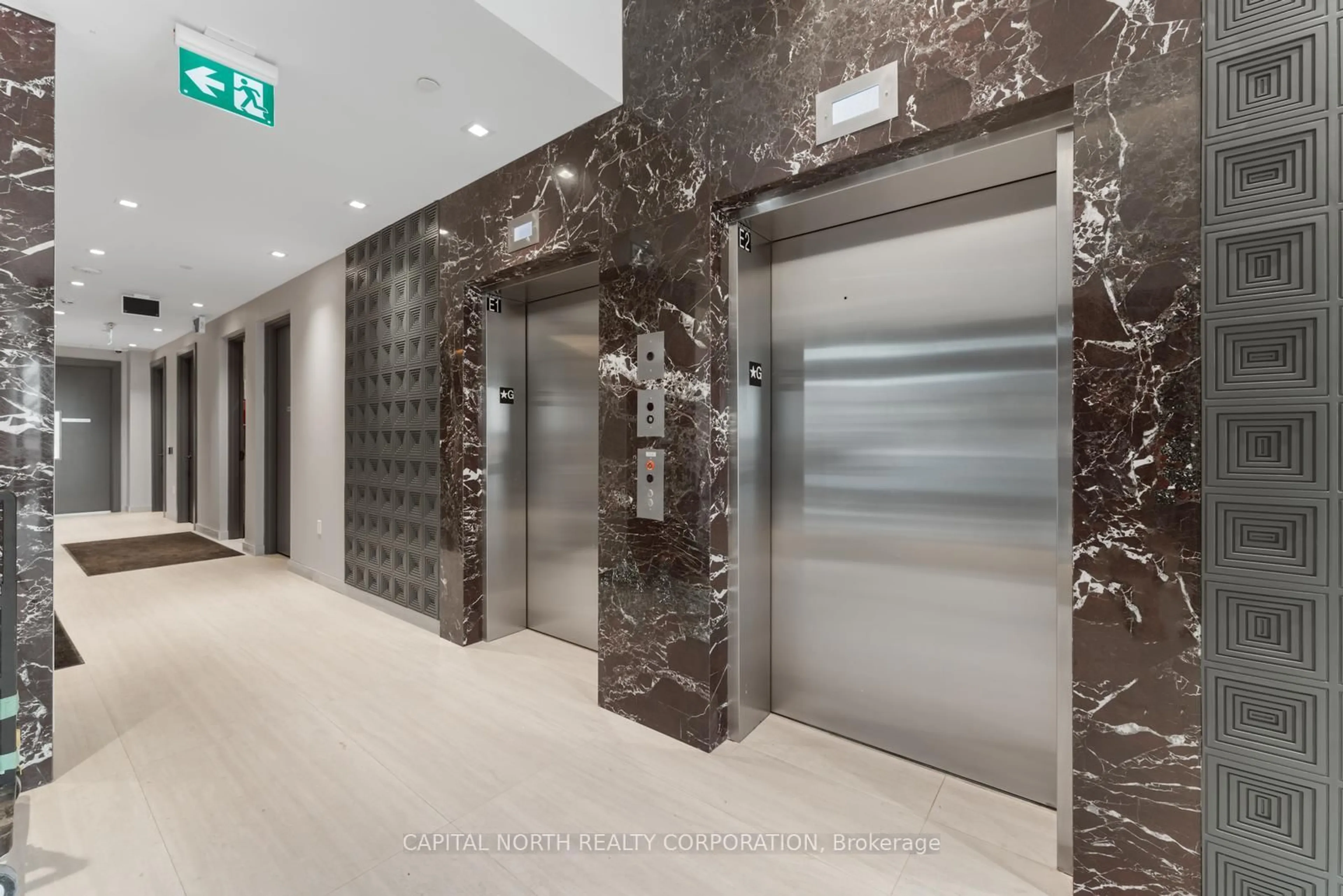 Indoor foyer for 412 Silver Maple Rd #422, Oakville Ontario L6H 0S2