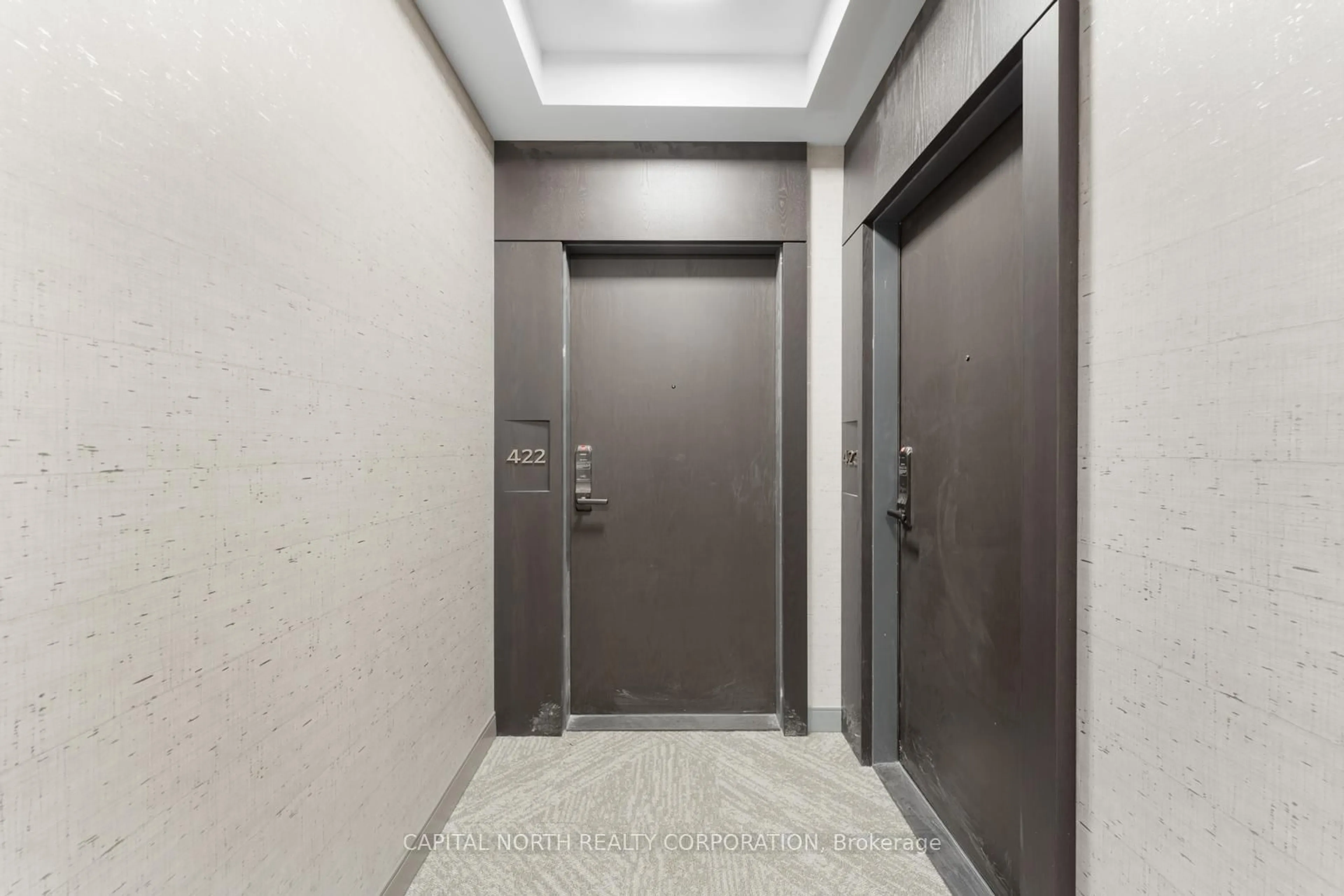 Indoor foyer for 412 Silver Maple Rd #422, Oakville Ontario L6H 0S2