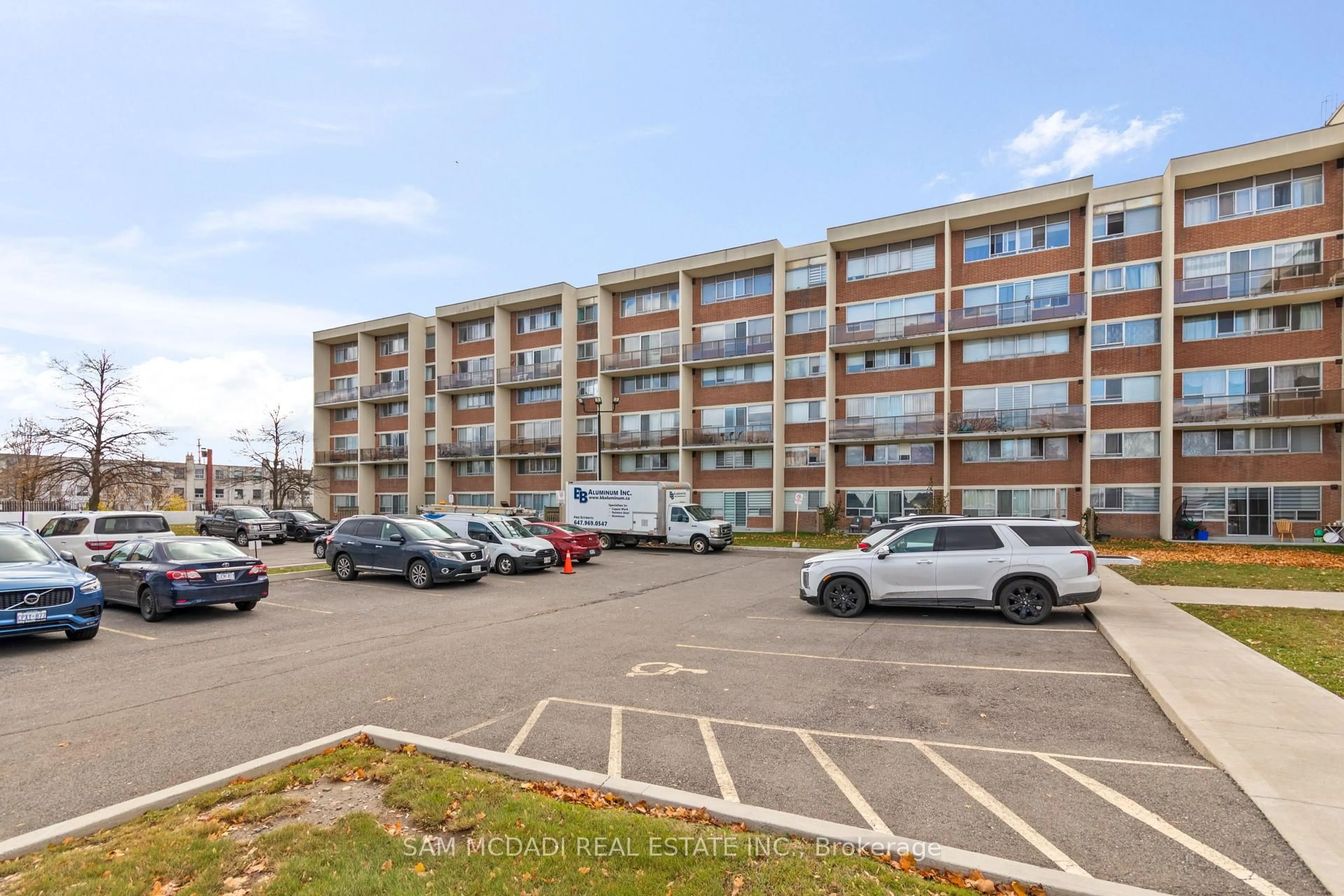 A pic from outside/outdoor area/front of a property/back of a property/a pic from drone, unknown for 1050 Stainton Dr #211, Mississauga Ontario L5C 2T7