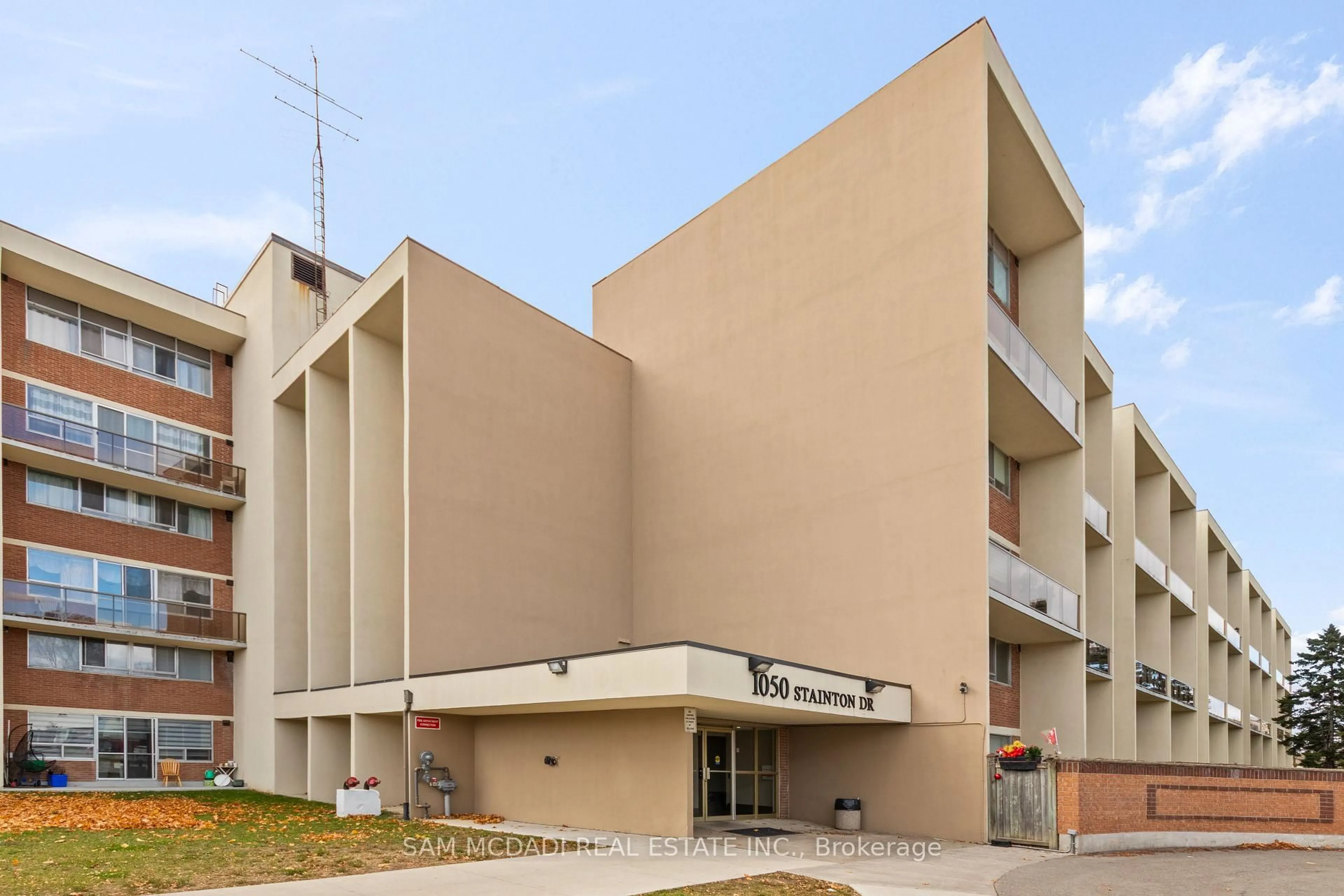 Unknown for 1050 Stainton Dr #211, Mississauga Ontario L5C 2T7