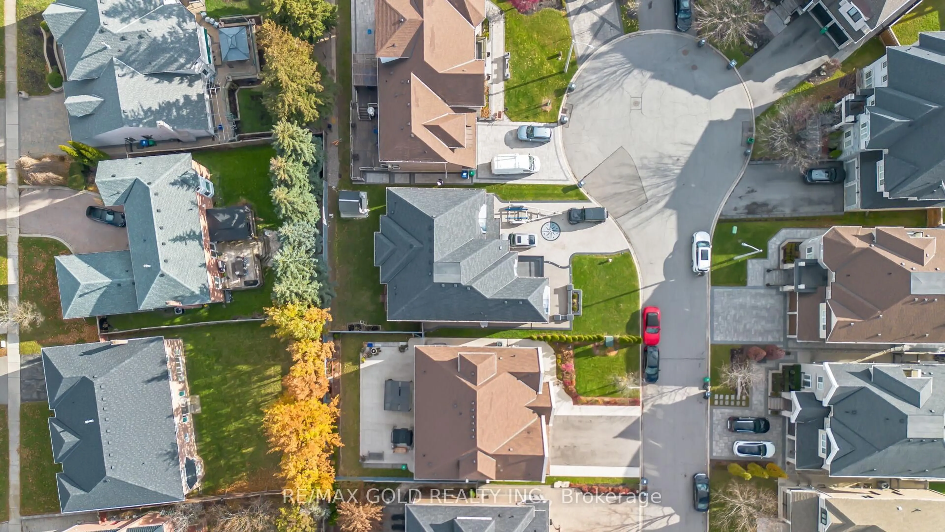 A pic from outside/outdoor area/front of a property/back of a property/a pic from drone, street for 6 ayrshire Crt, Brampton Ontario L6Z 0G6