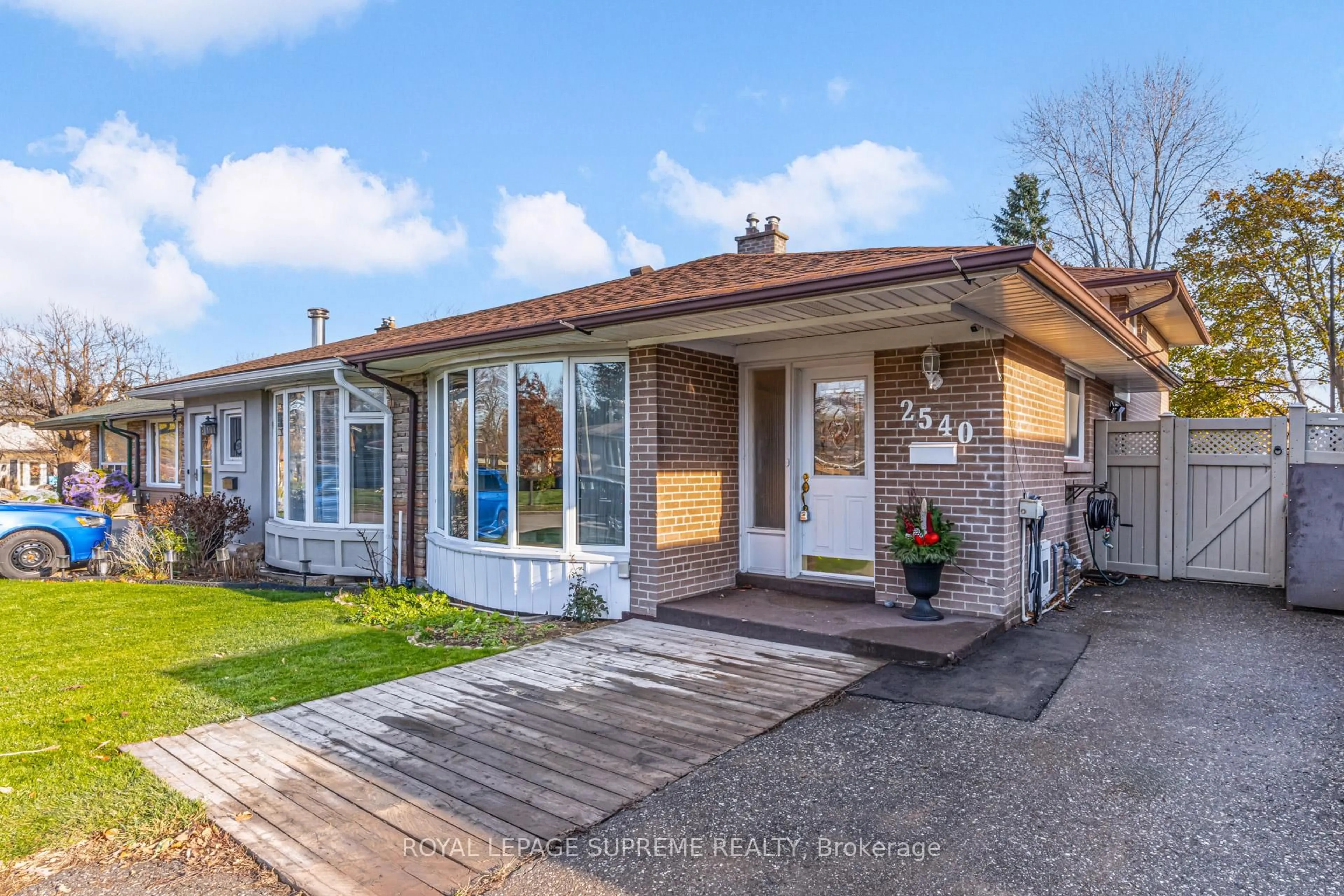 Home with brick exterior material, street for 2540 Constable Rd, Mississauga Ontario L5J 1W2