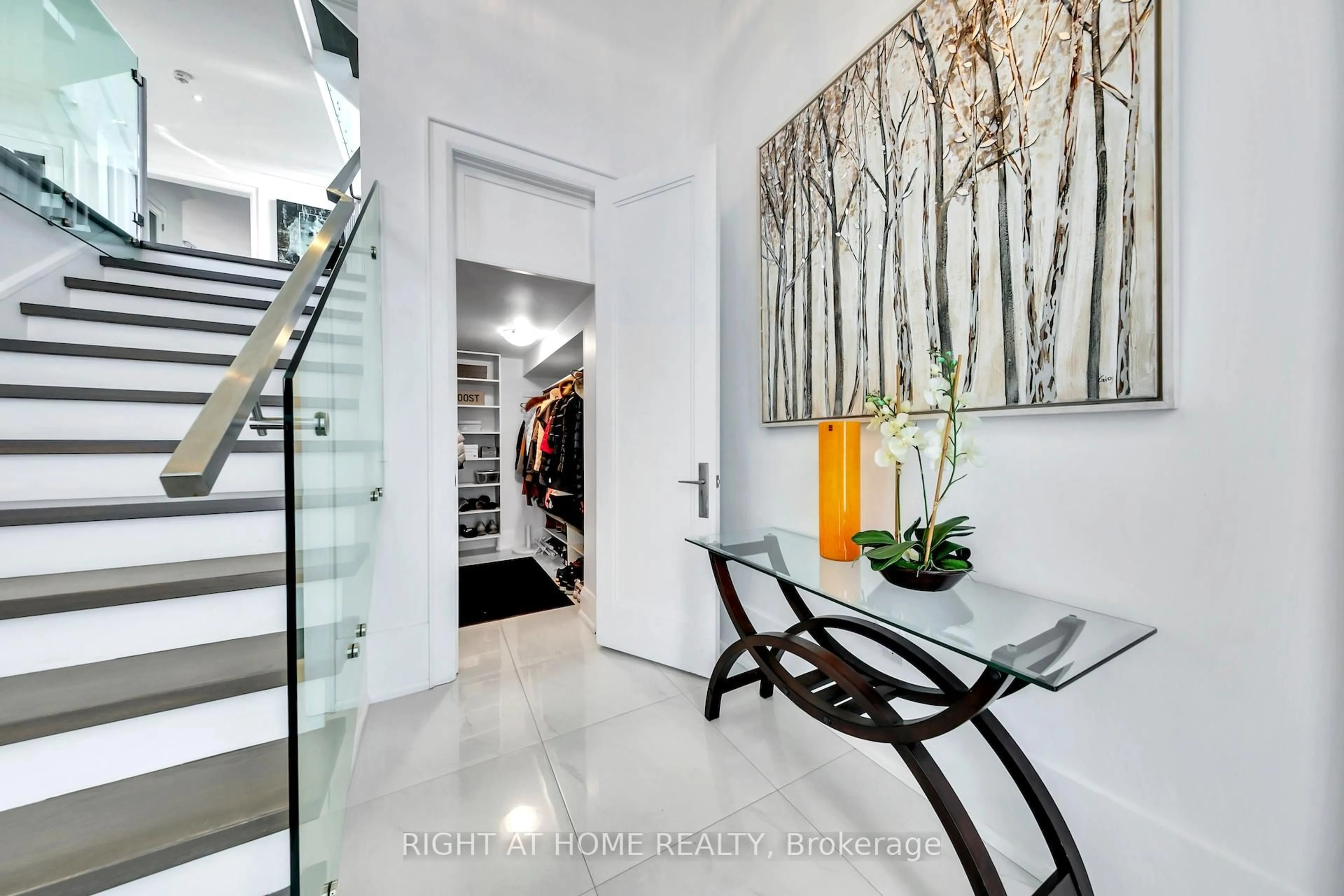 Indoor entryway for 55A Jay St, Toronto Ontario M6L 2L9
