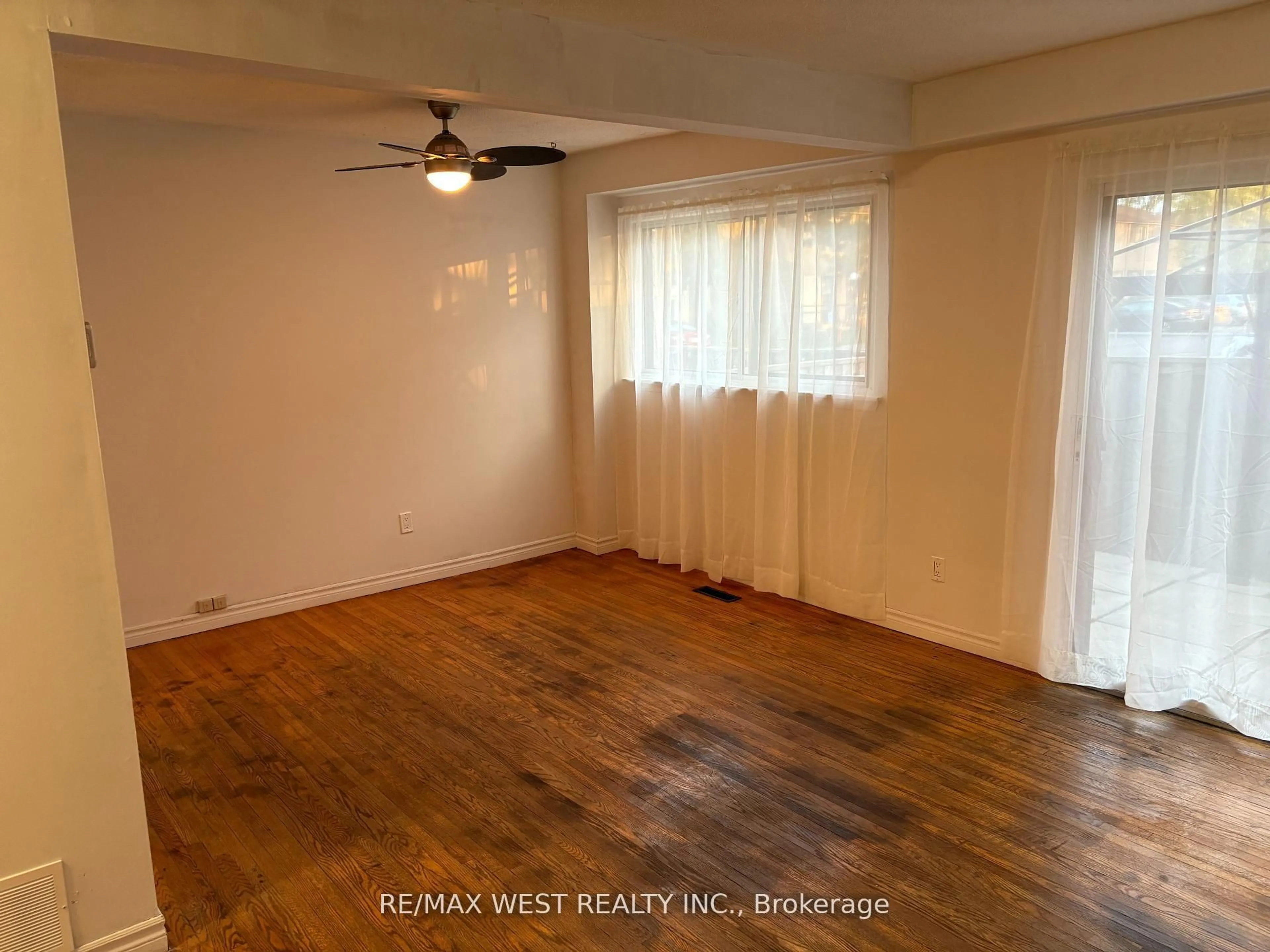 A pic of a room for 346 Fleetwood Cres #37, Brampton Ontario L6T 2E7