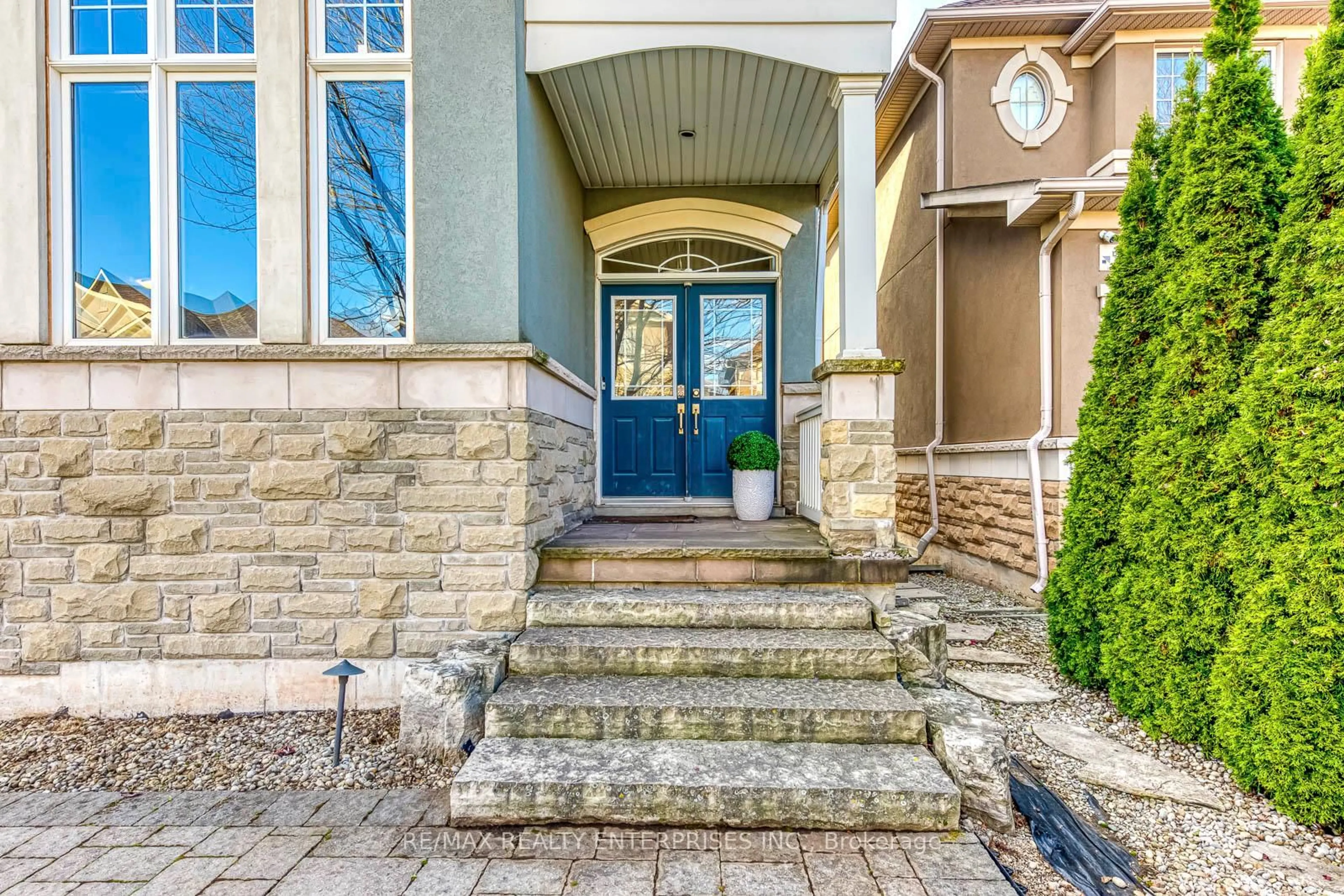 Indoor entryway for 2240 Blackbird Crt, Oakville Ontario L6M 5E6