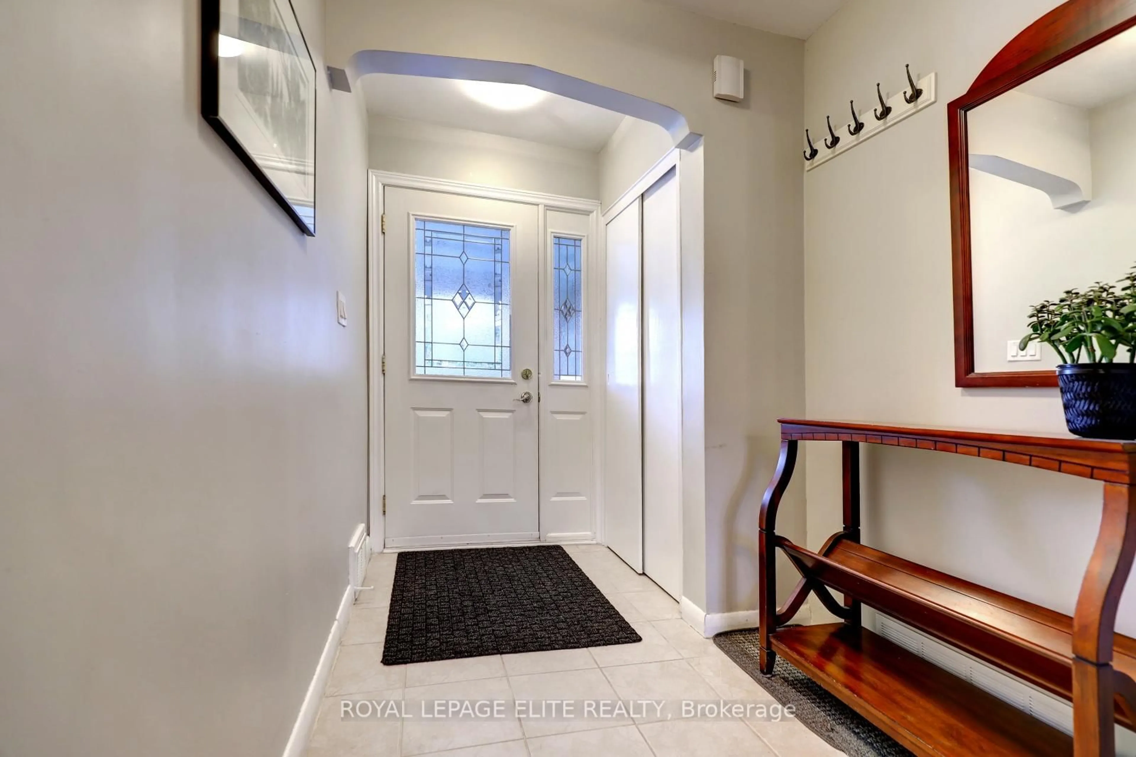 Indoor entryway for 39 Sealcove Dr, Toronto Ontario M9C 2C7