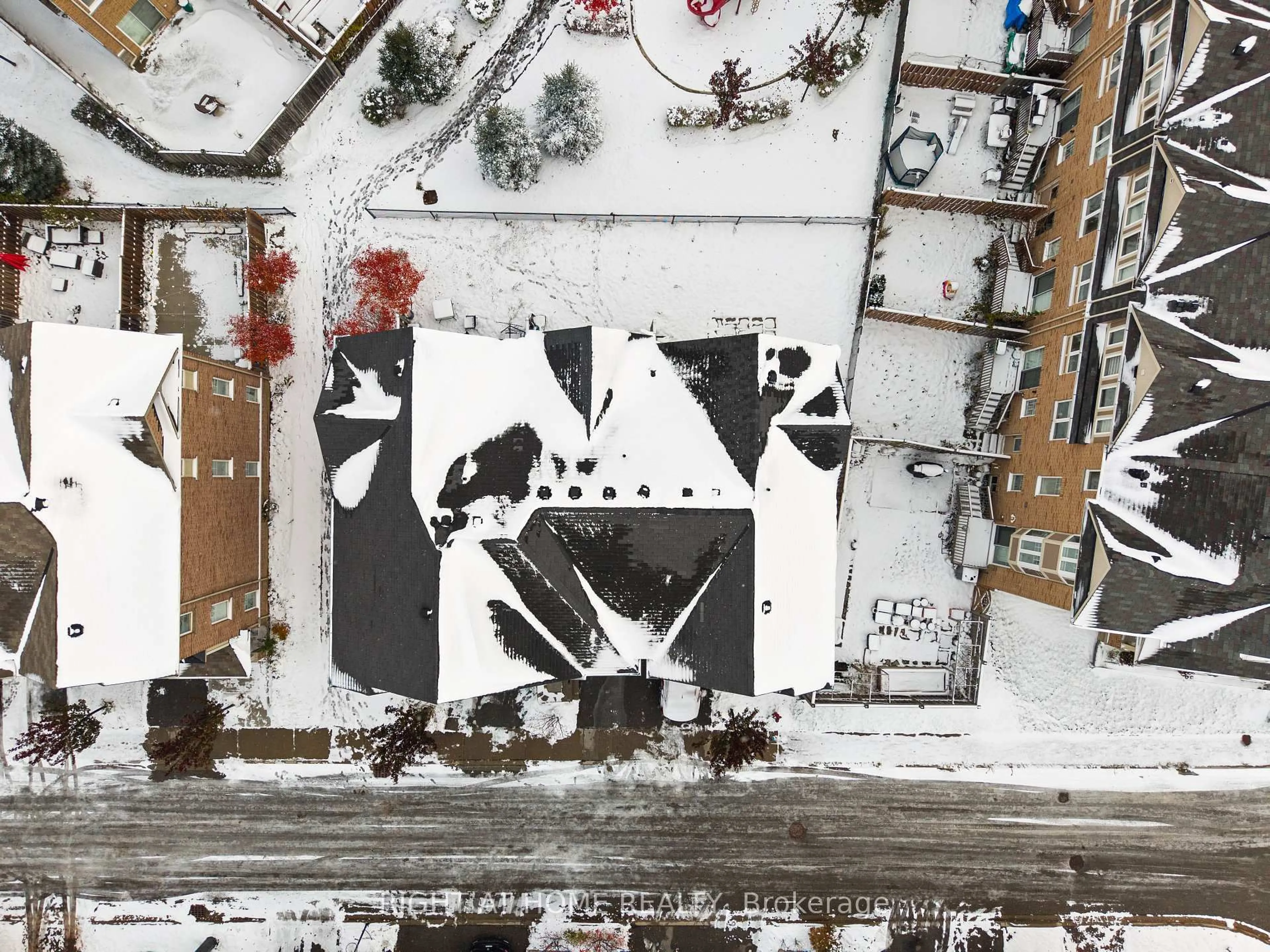 A pic from outside/outdoor area/front of a property/back of a property/a pic from drone, street for 9 Magdalene Cres, Brampton Ontario L6Z 0G9