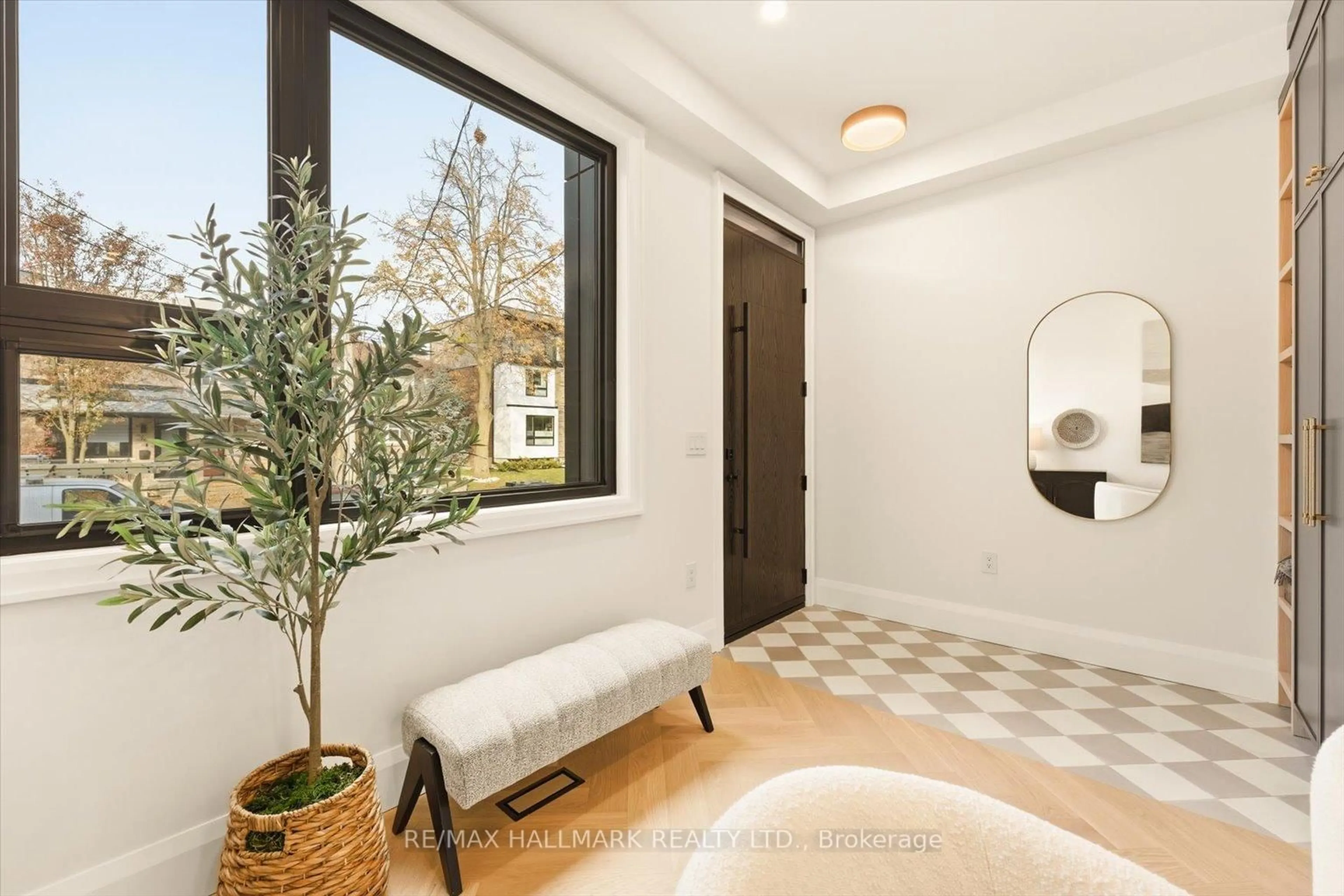 Indoor entryway for 73B Garden Ave, Toronto Ontario M6R 1H8