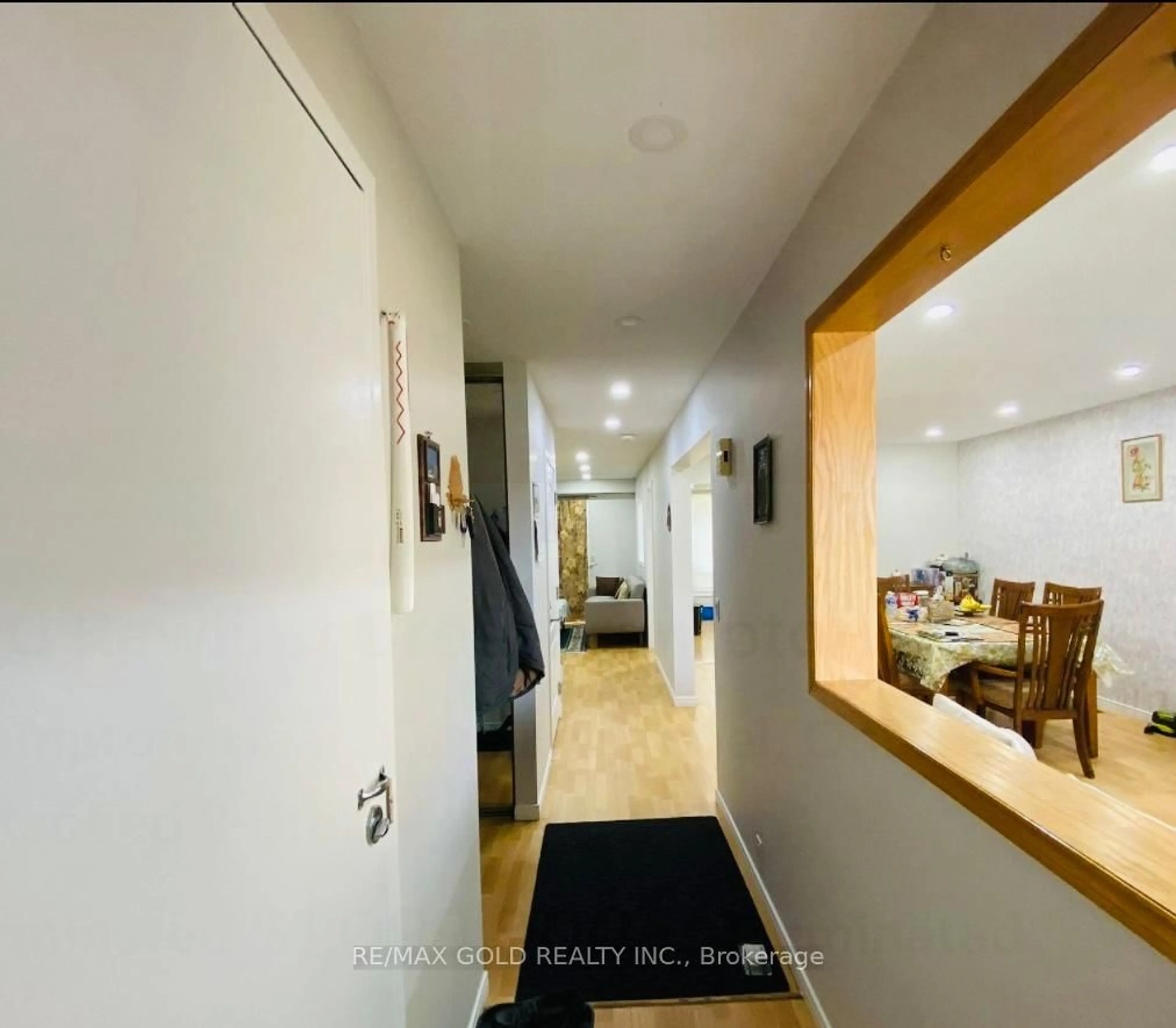 Unknown for 100 rawling Cres, Brampton Ontario L6Z 1N8