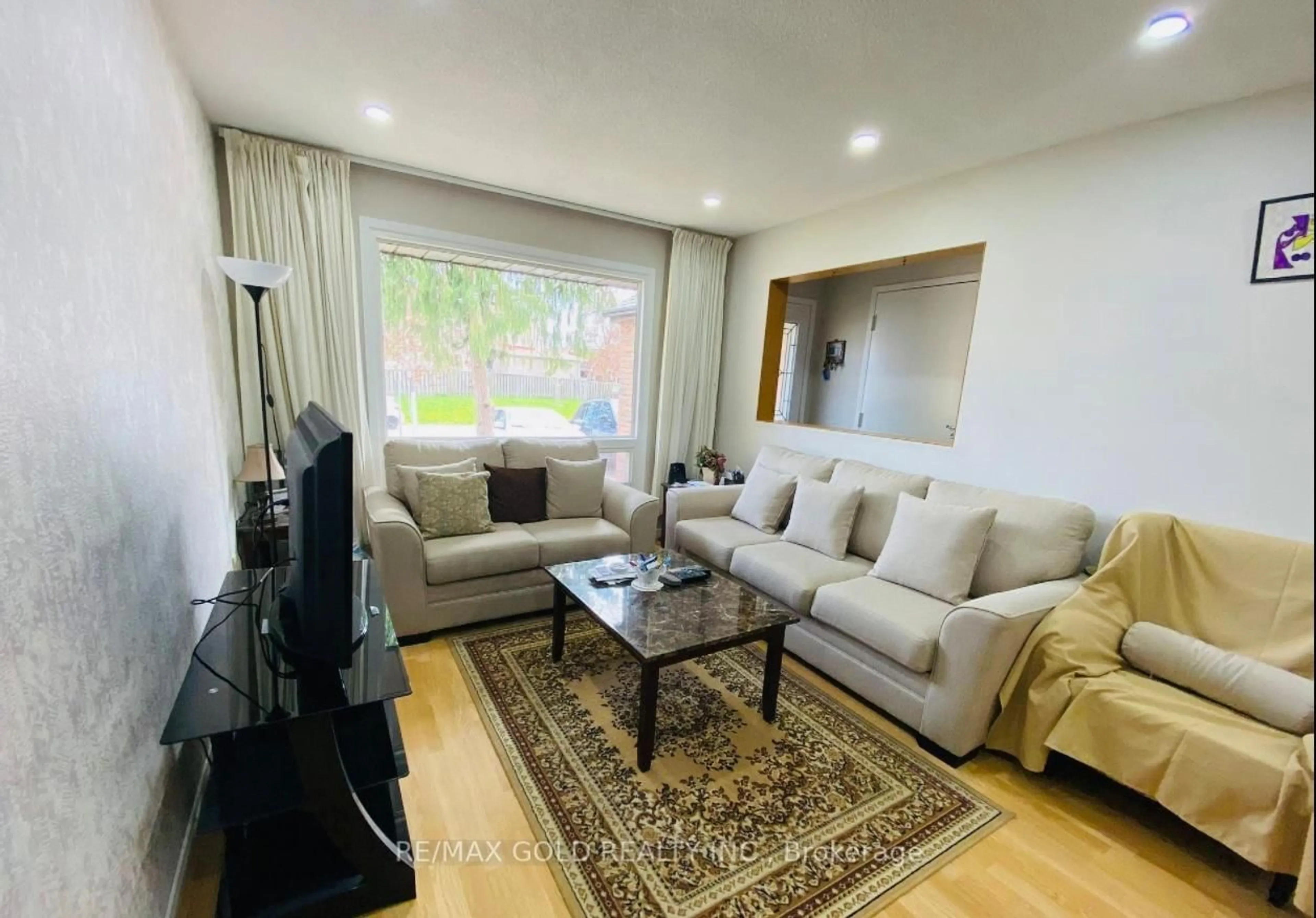 Living room with furniture, wood/laminate floor for 100 rawling Cres, Brampton Ontario L6Z 1N8