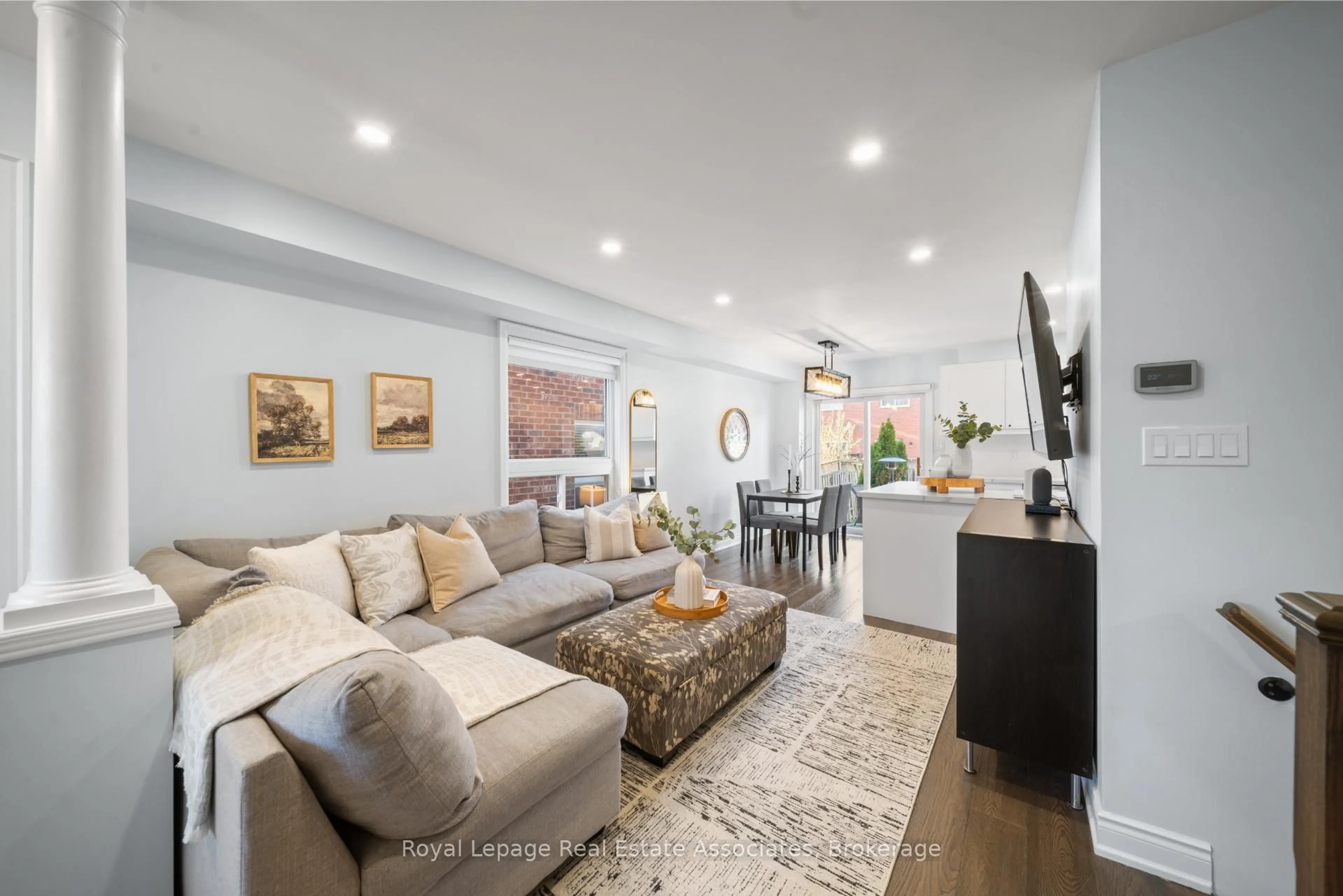 Living room with furniture, unknown for 7276 Lowville Hts, Mississauga Ontario L5N 8L4