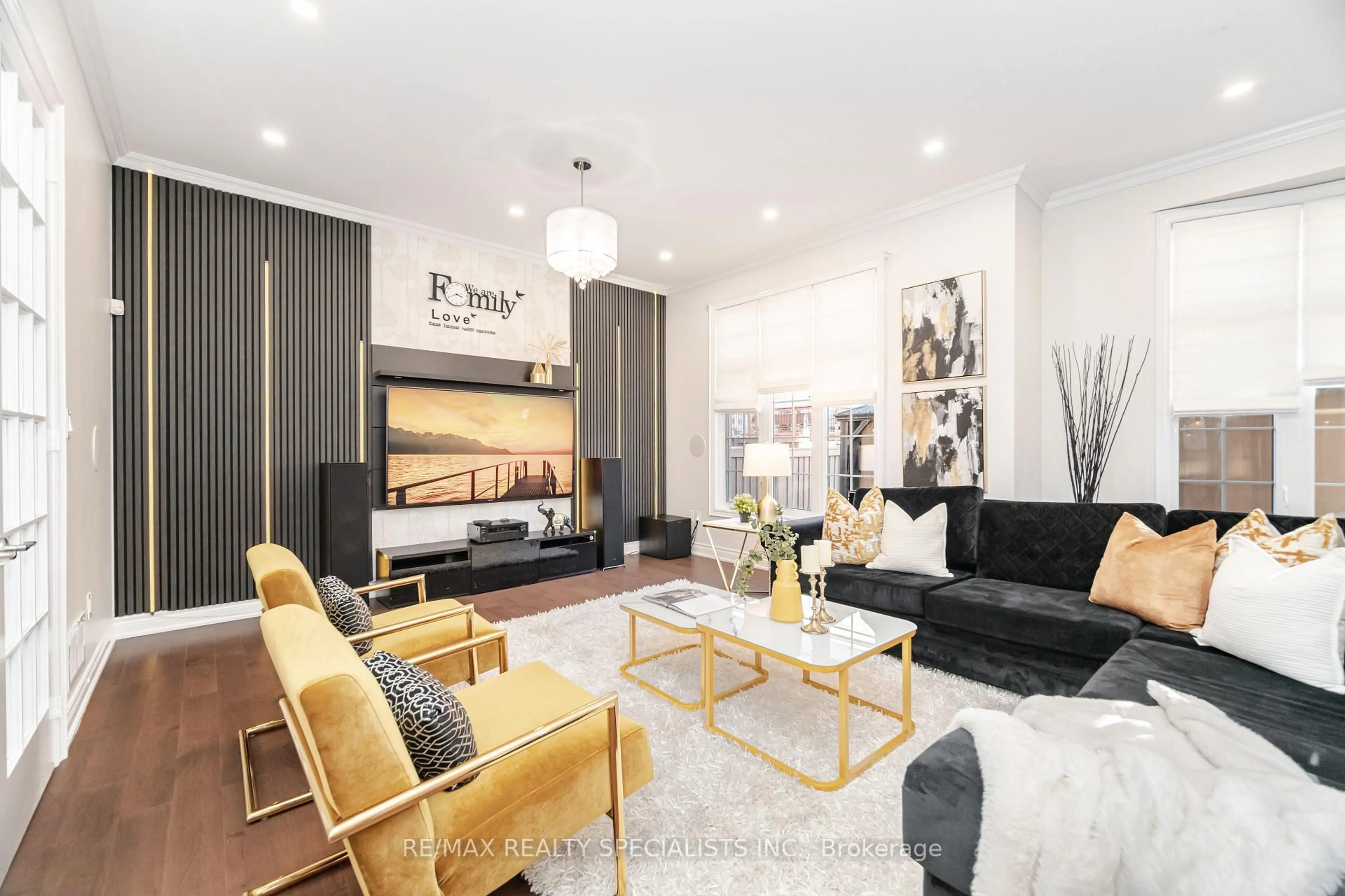 Living room with furniture, unknown for 8859 Creditview Rd, Brampton Ontario L6Y 2X8