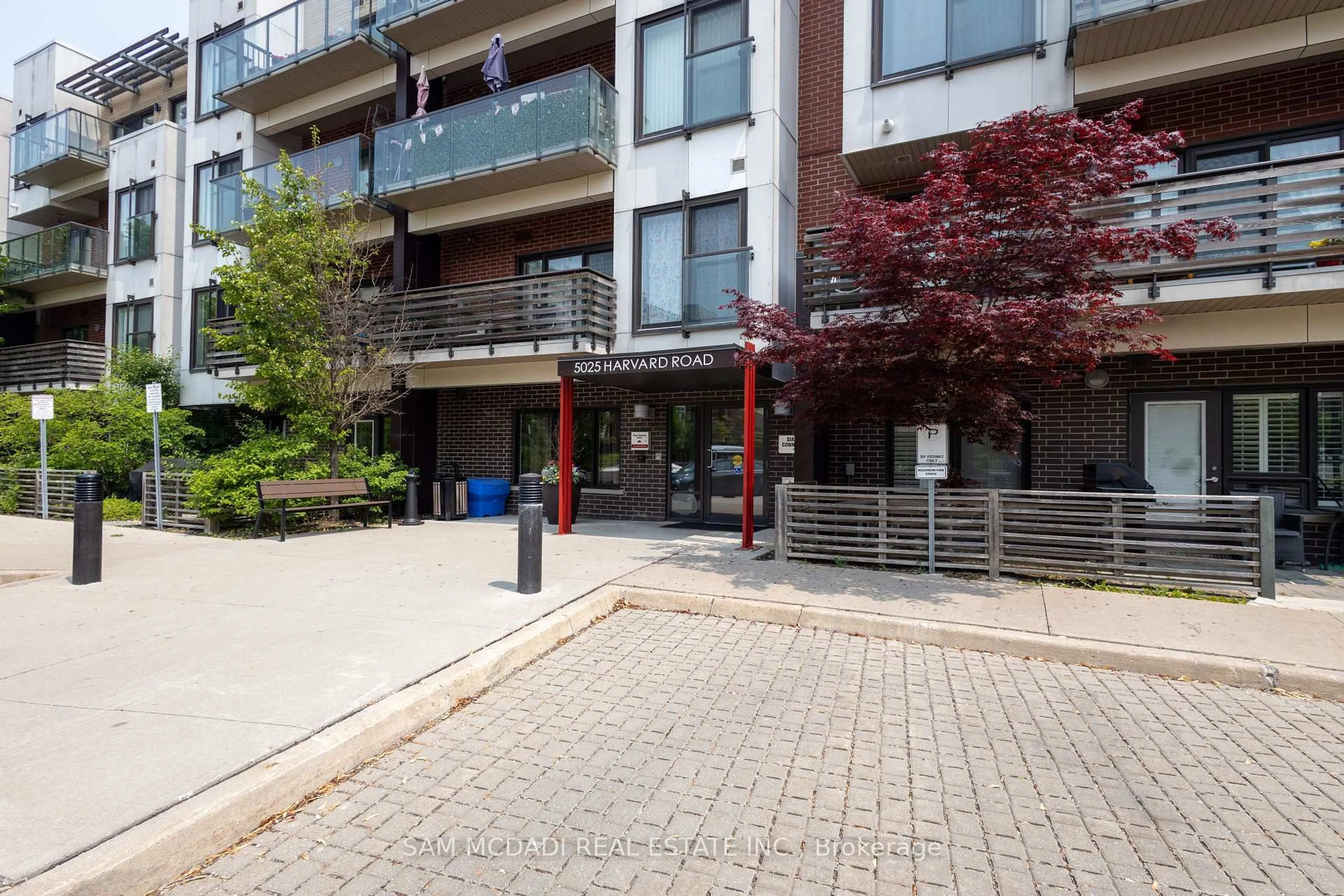 Patio, street for 5025 Harvard Rd #211, Mississauga Ontario L5M 0W6