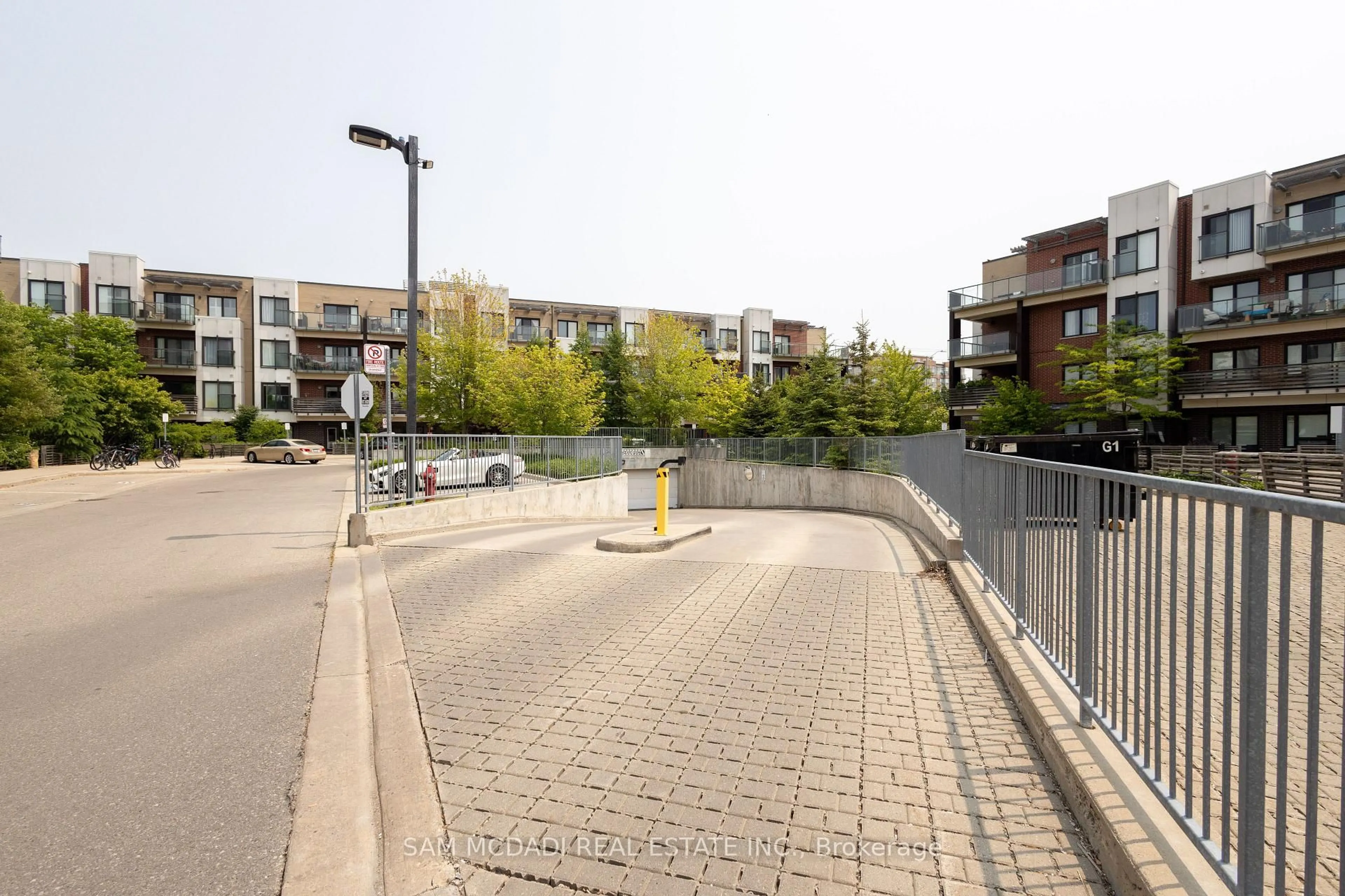 Patio, street for 5025 Harvard Rd #211, Mississauga Ontario L5M 0W6