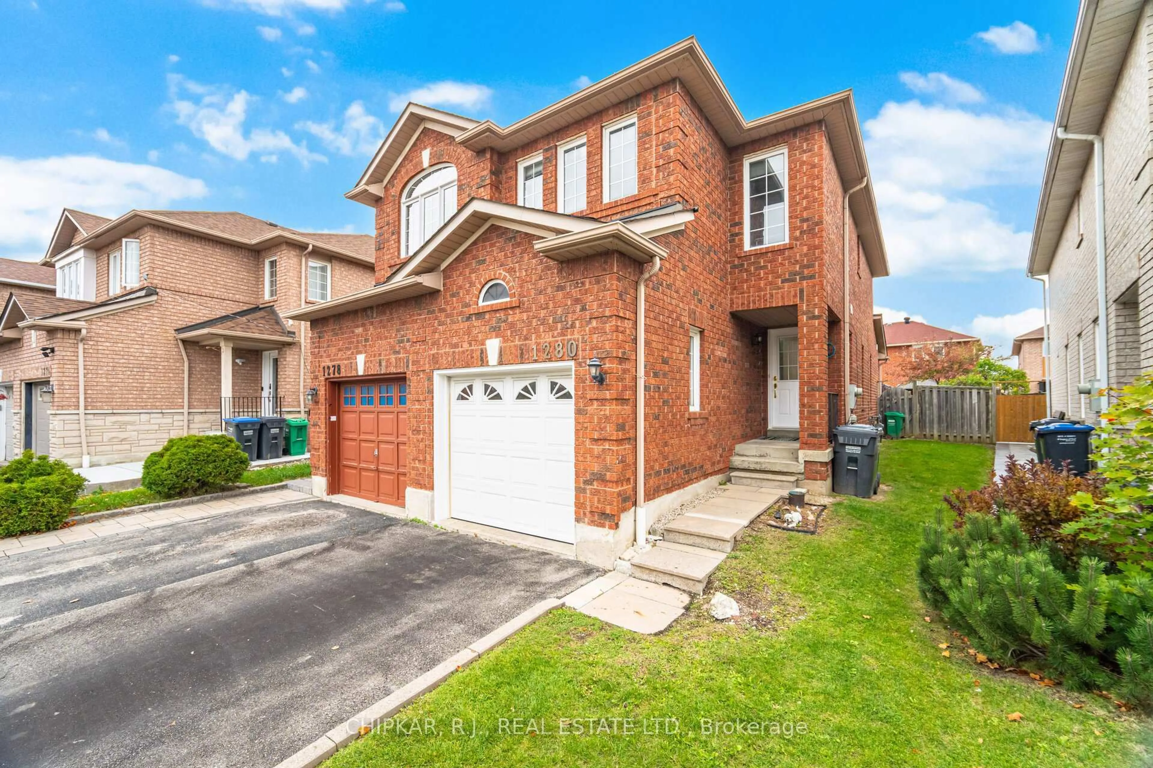 Home with brick exterior material, street for 1280 Foxglove Pl, Mississauga Ontario L5V 2N3