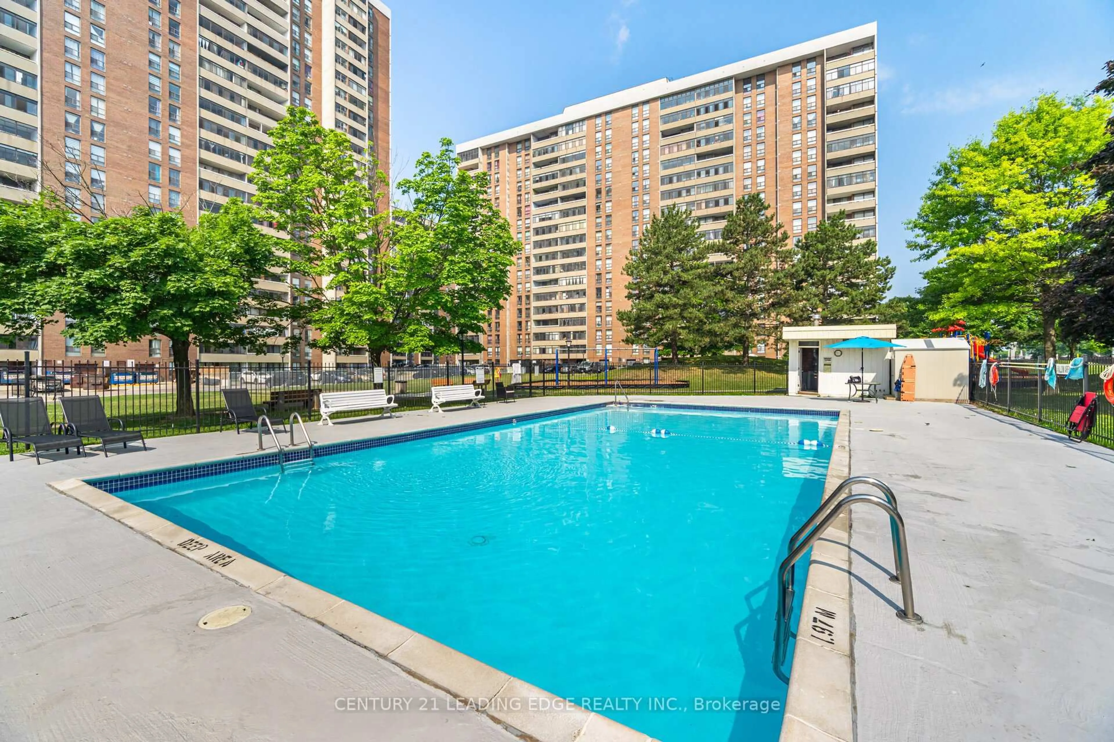 Pool for 18 Knightsbridge Rd #1109, Brampton Ontario L6T 3X5