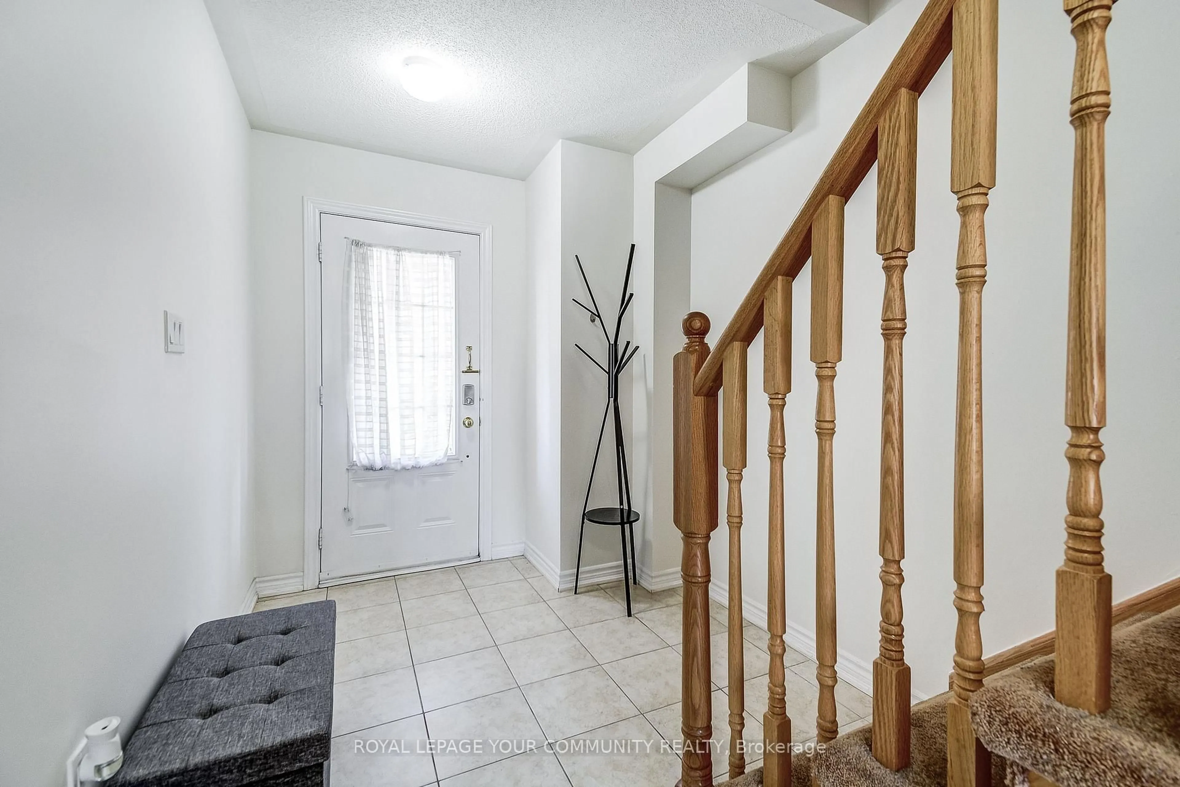 Indoor entryway for 54 Kayak Hts, Brampton Ontario L6Z 0H9