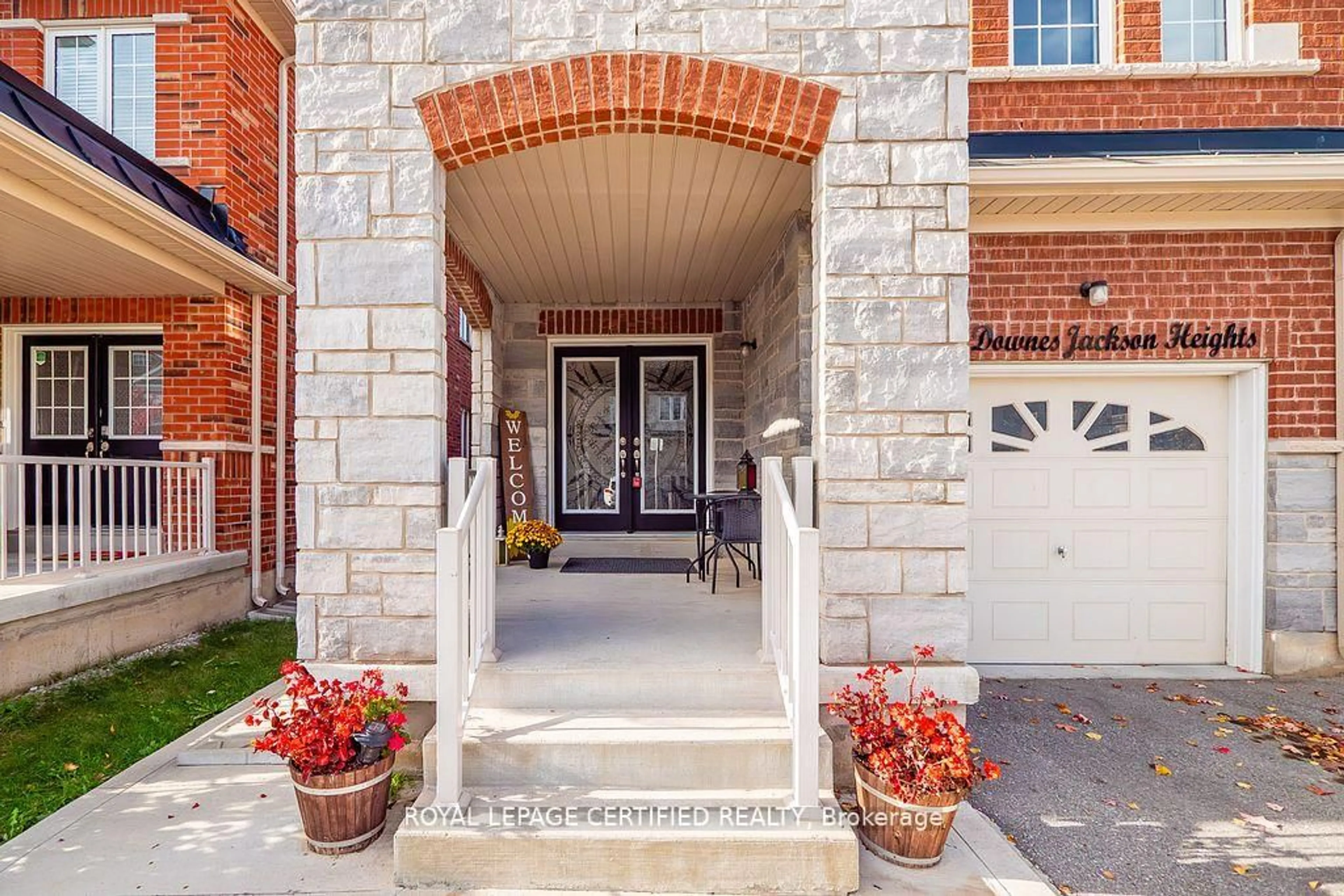 Indoor entryway for 497 Downes Jackson Hts, Milton Ontario L9T 8W2