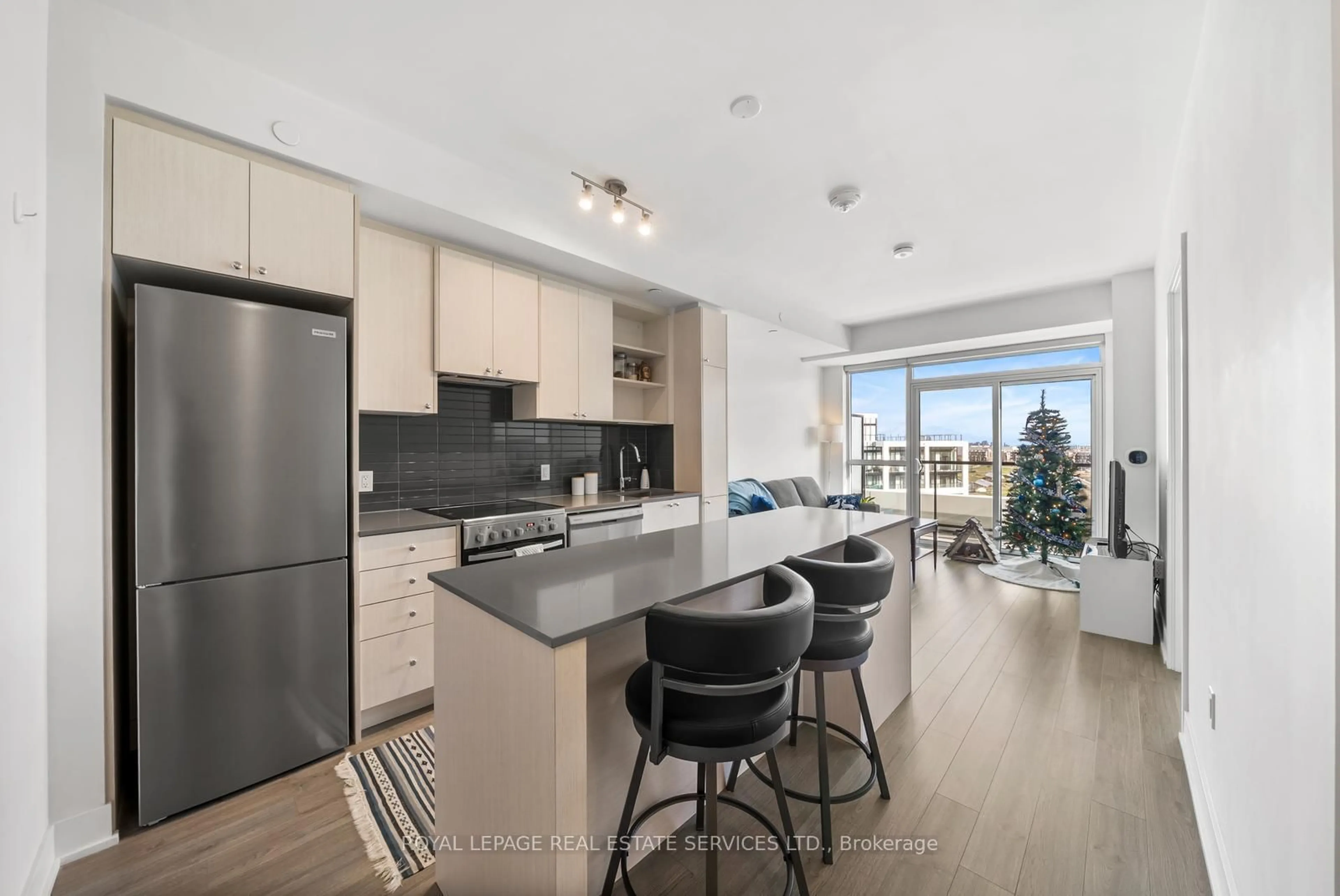 Open concept kitchen, unknown for 50 George Butchart Dr #812, Toronto Ontario M3K 0C9