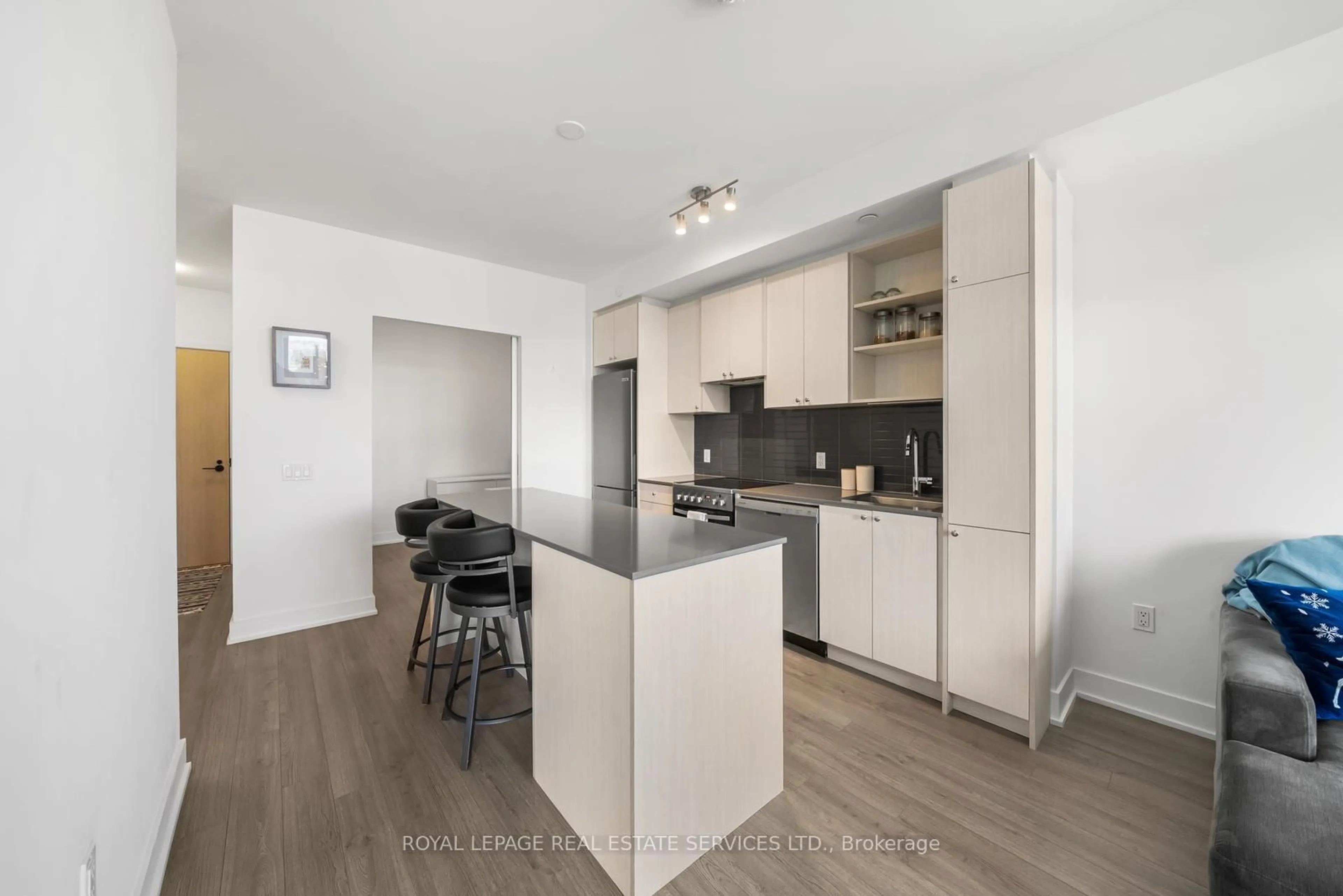 Unknown for 50 George Butchart Dr #812, Toronto Ontario M3K 0C9