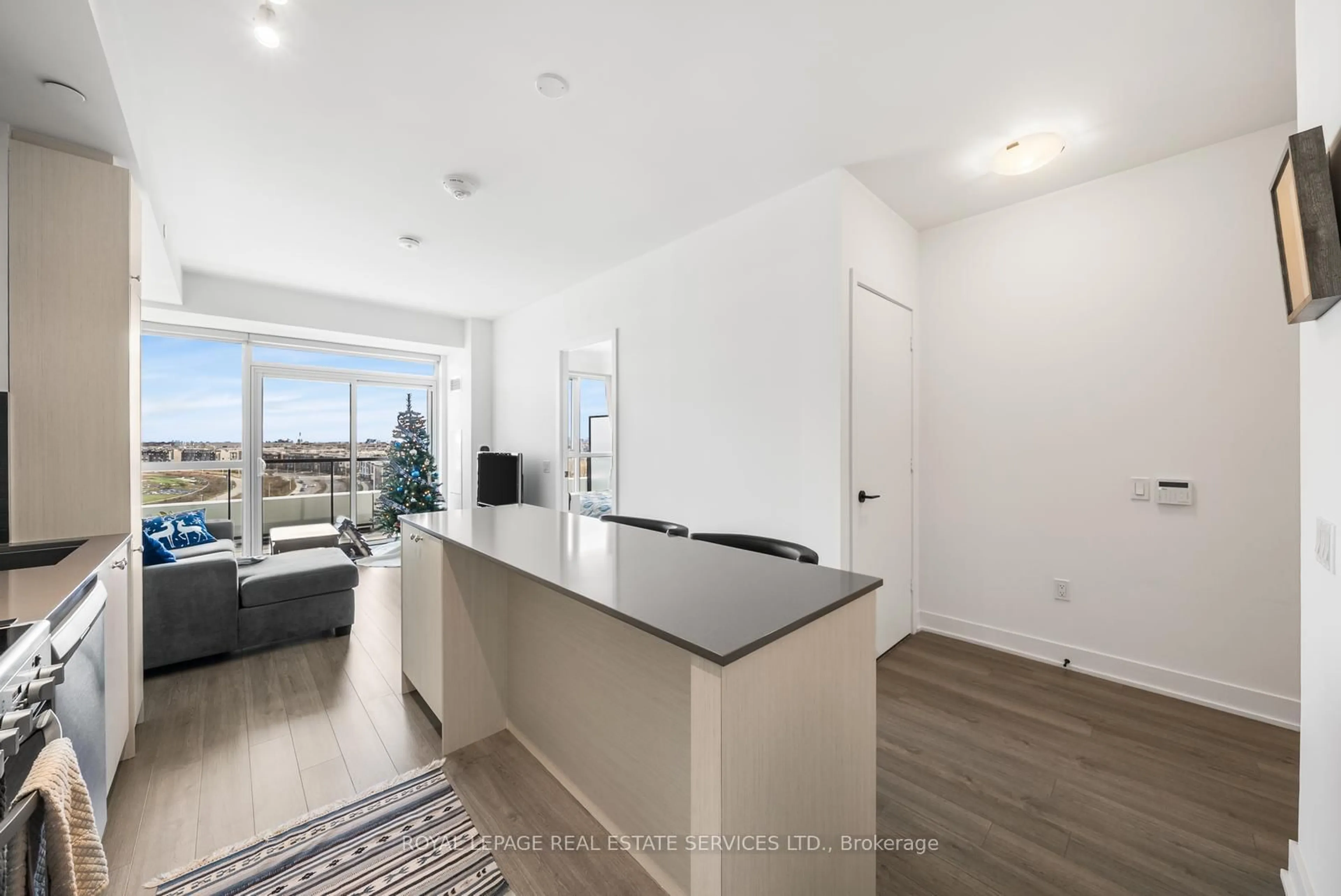 Open concept kitchen, unknown for 50 George Butchart Dr #812, Toronto Ontario M3K 0C9