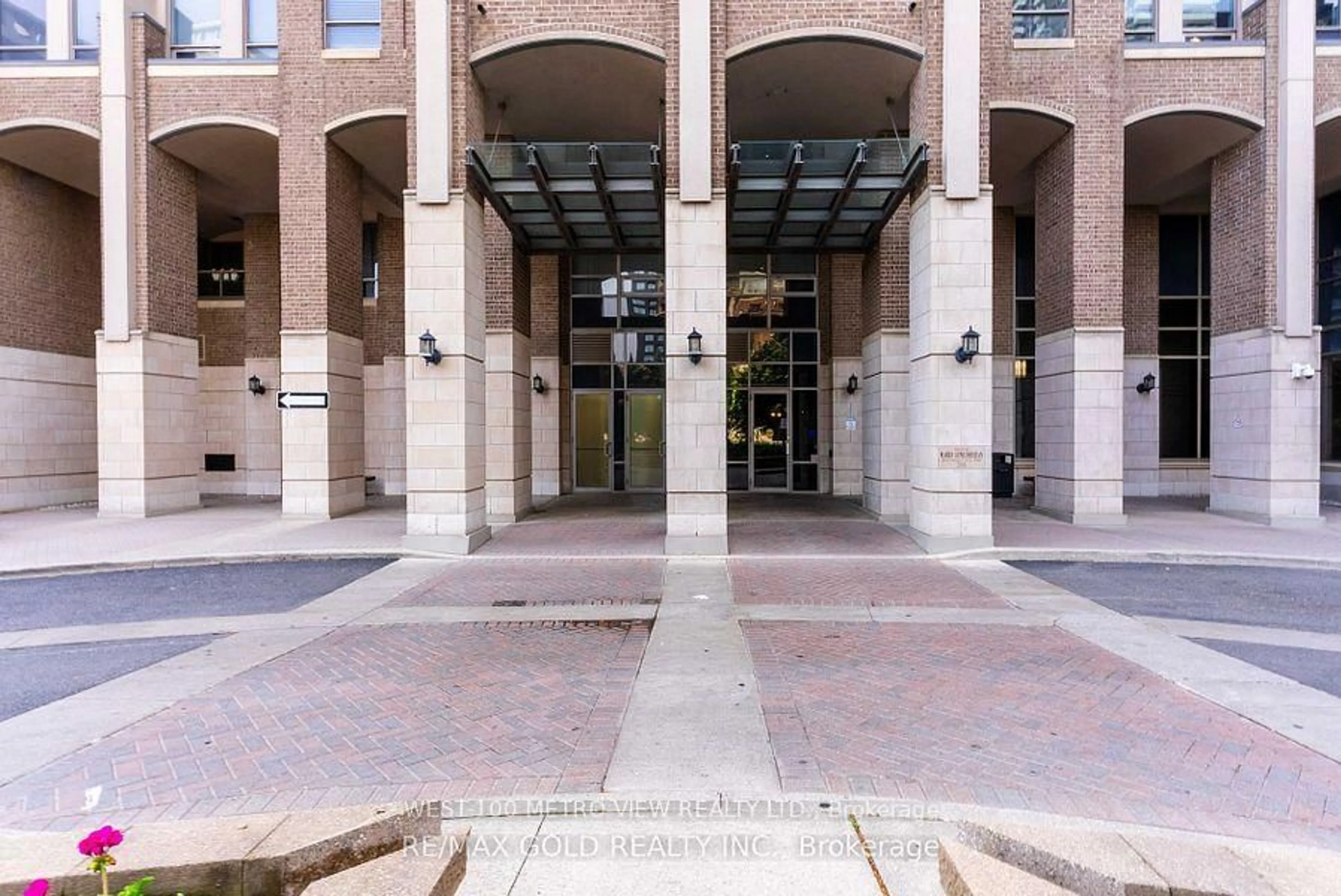 Indoor foyer for 388 Prince Of Wales Dr #414, Mississauga Ontario L6M 3G8