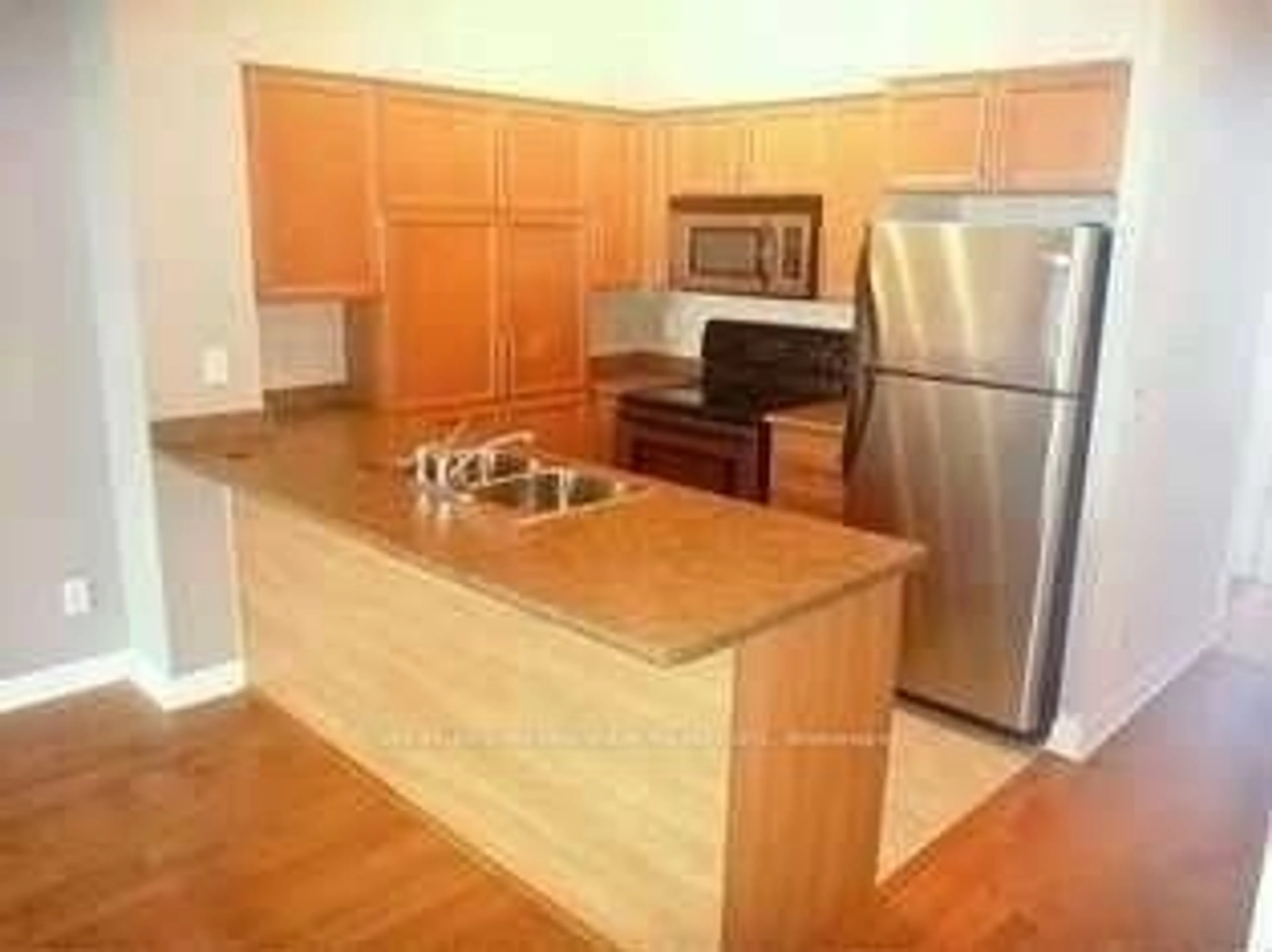 Standard kitchen, wood/laminate floor for 388 Prince Of Wales Dr #414, Mississauga Ontario L6M 3G8