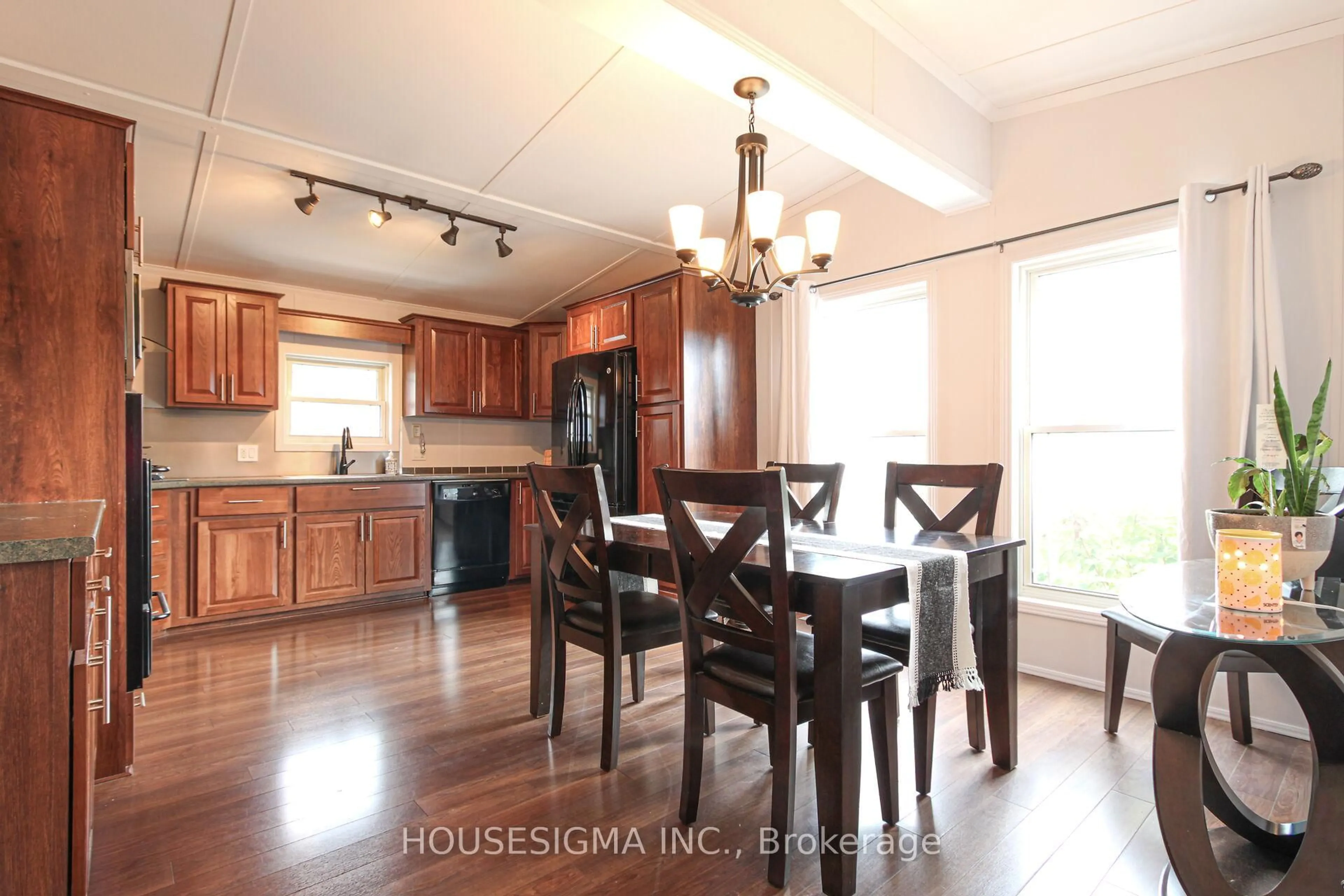 Open concept kitchen, wood/laminate floor for 4449 Milburough 5 Tamarac Line, Burlington Ontario L7P 0C5