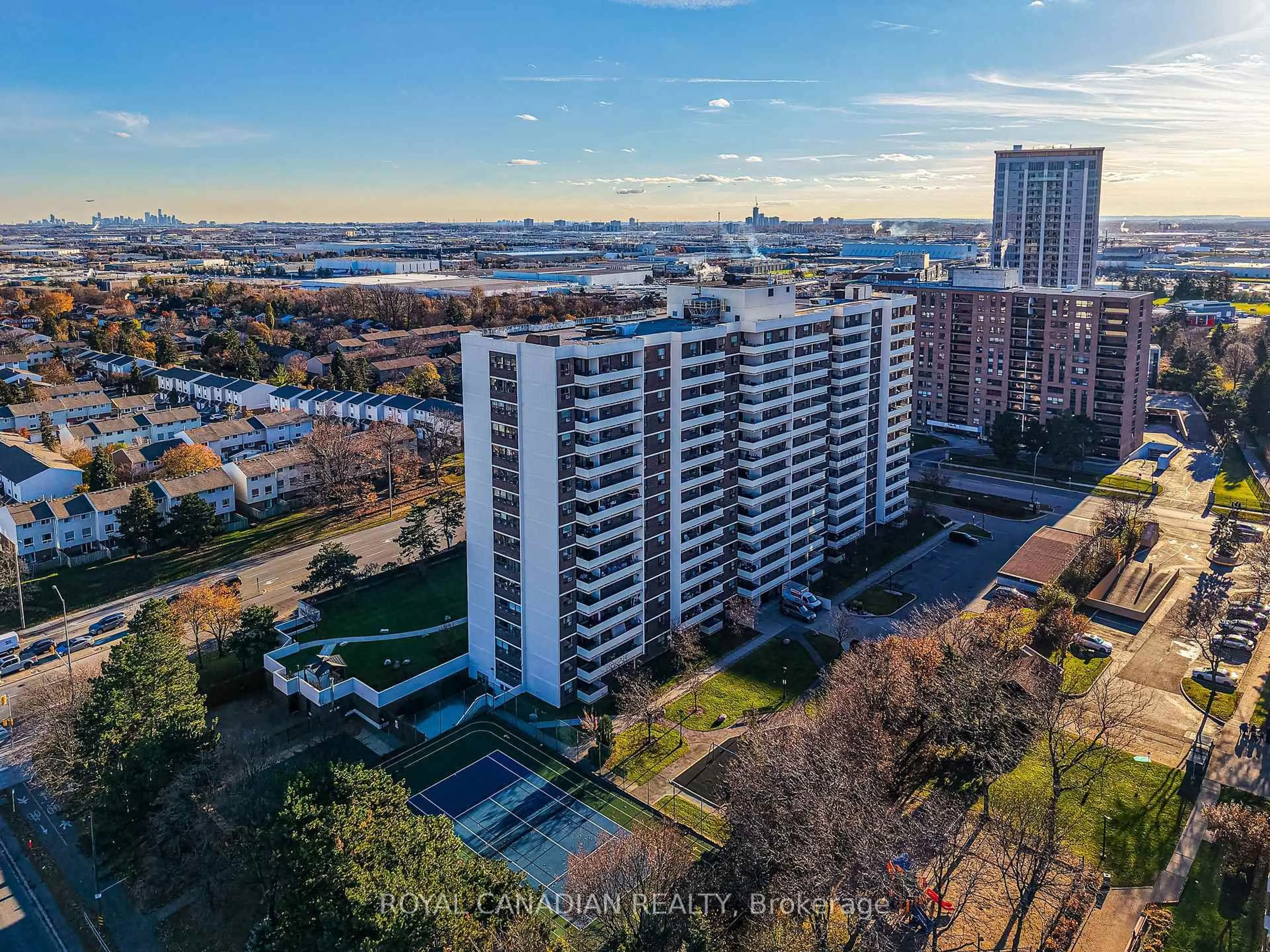 A pic from outside/outdoor area/front of a property/back of a property/a pic from drone, city buildings view from balcony for 3 Lisa St #512, Brampton Ontario L6T 4A2