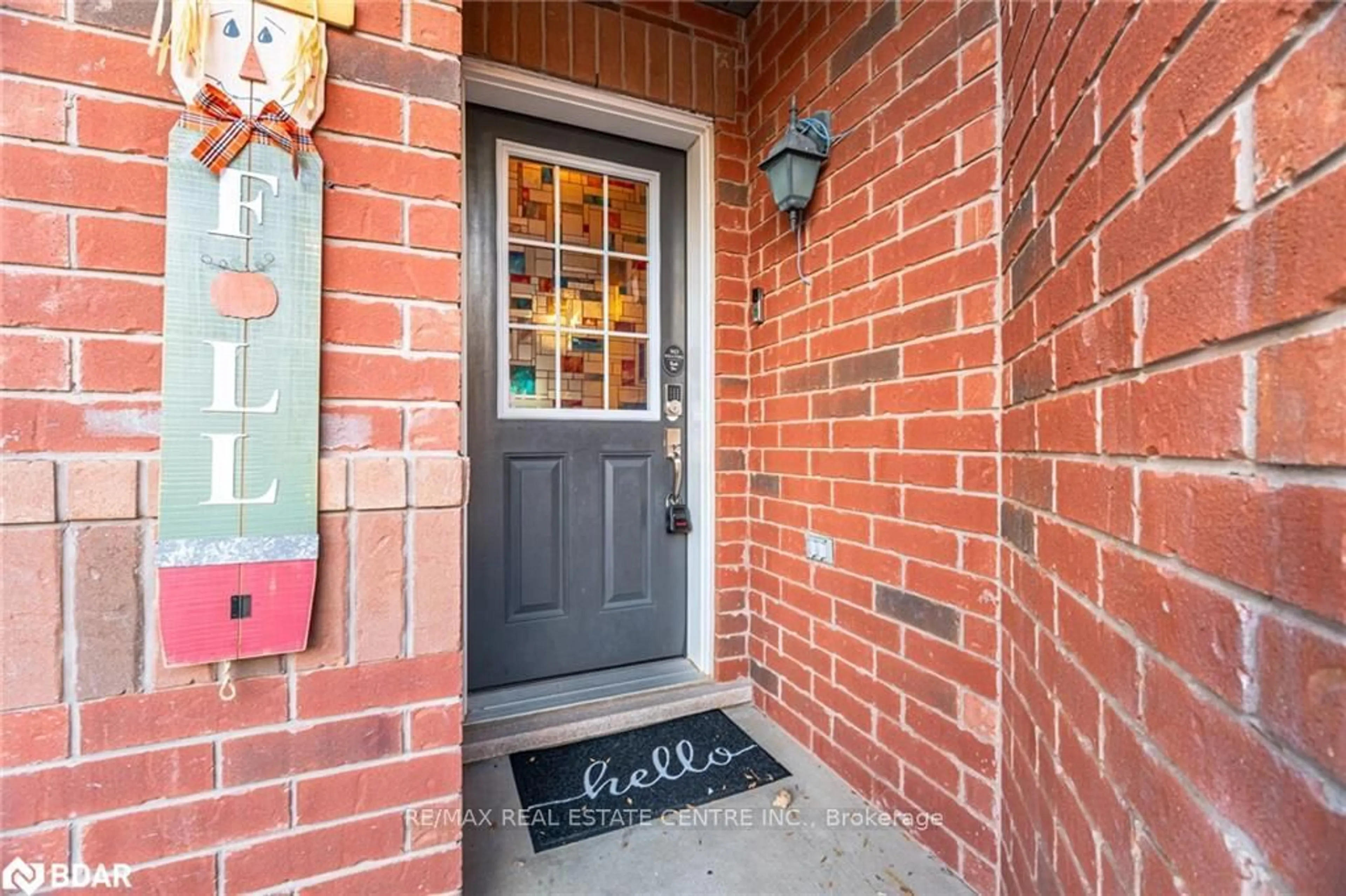 Indoor entryway for 322 Chuchmach Clse, Milton Ontario L9T 8B5