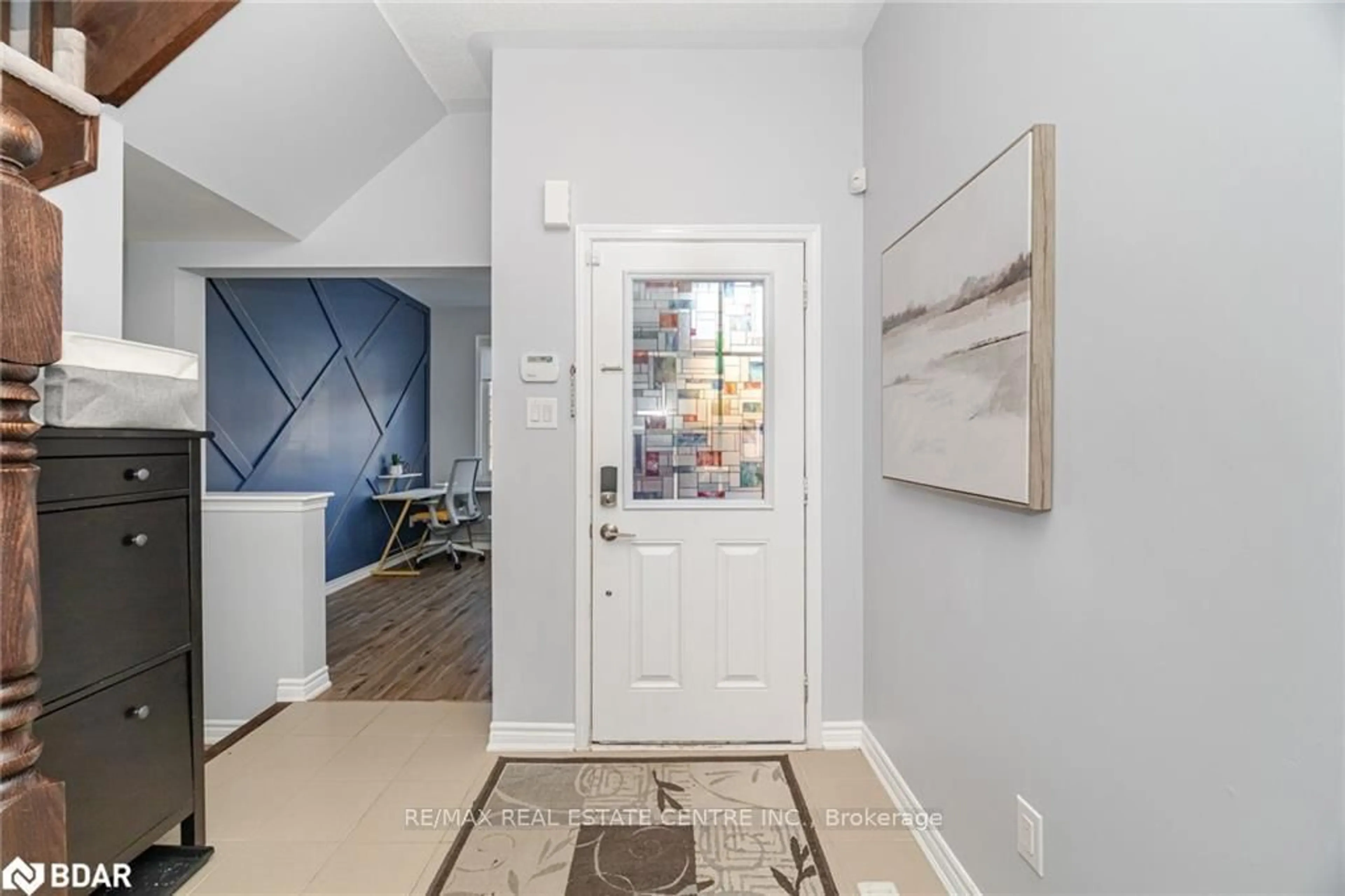 Indoor entryway for 322 Chuchmach Clse, Milton Ontario L9T 8B5