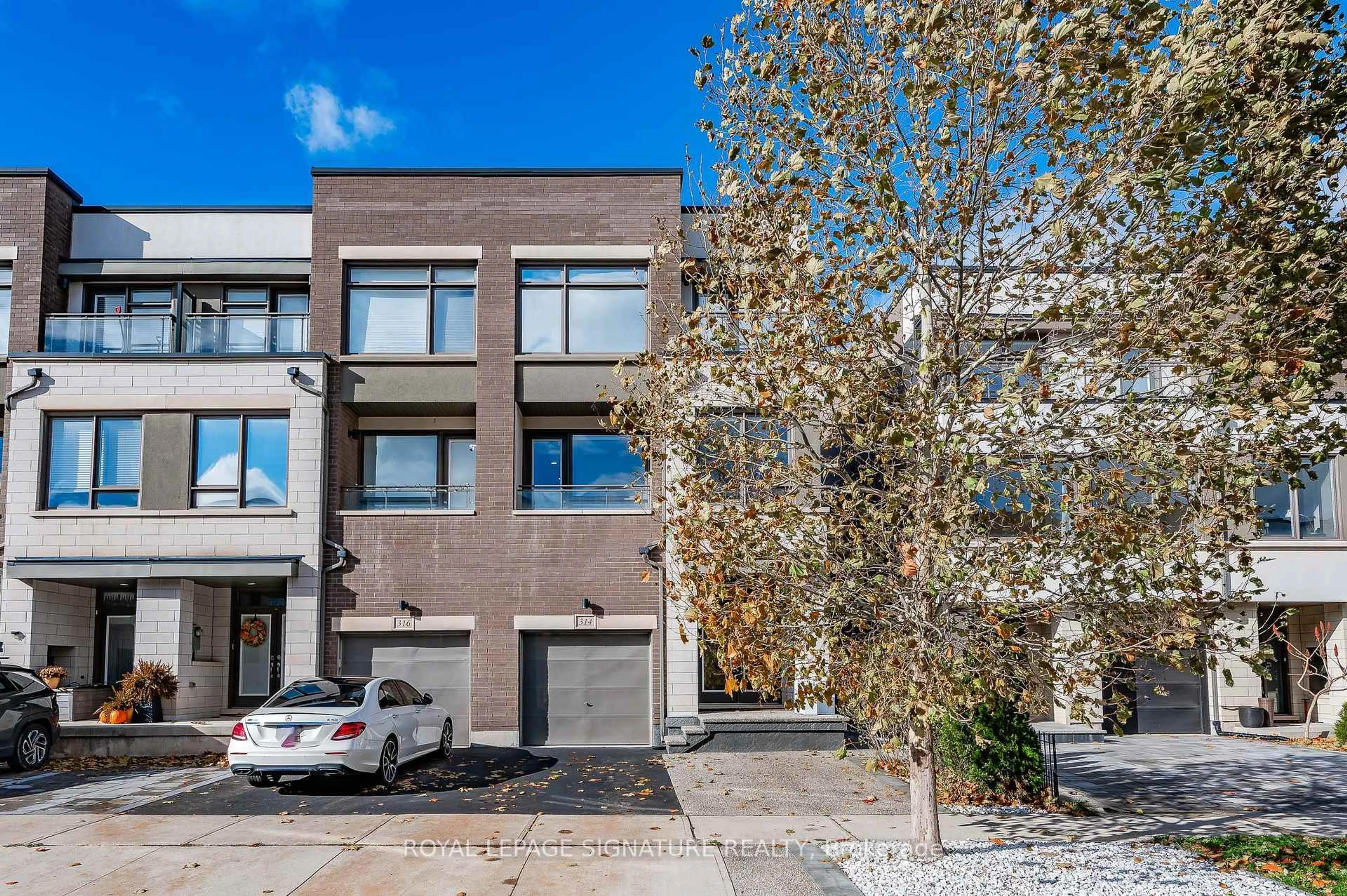 Home with brick exterior material, street for 314 Squire Cres, Oakville Ontario L6H 0L9