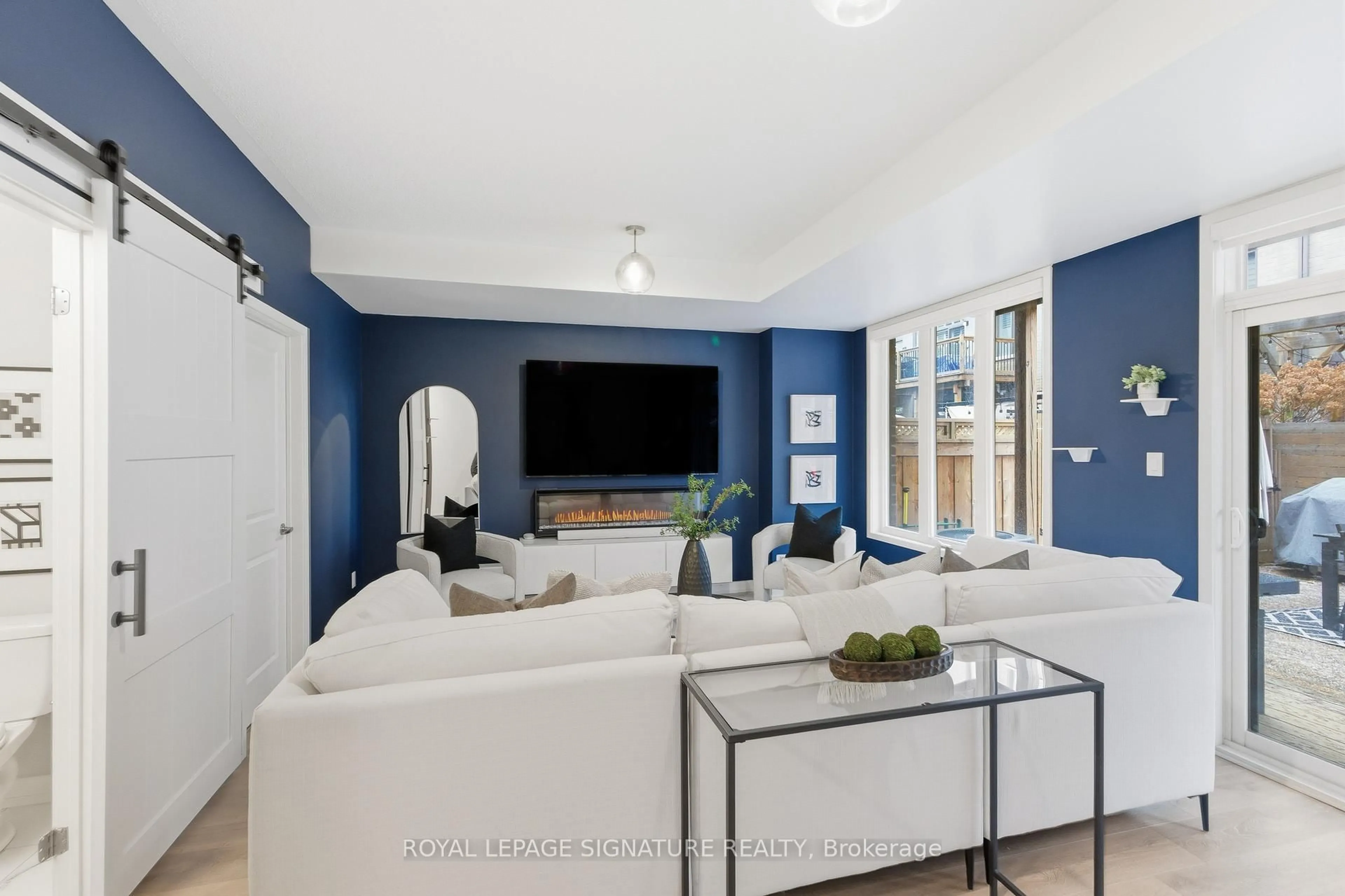 Home theater for 314 Squire Cres, Oakville Ontario L6H 0L9