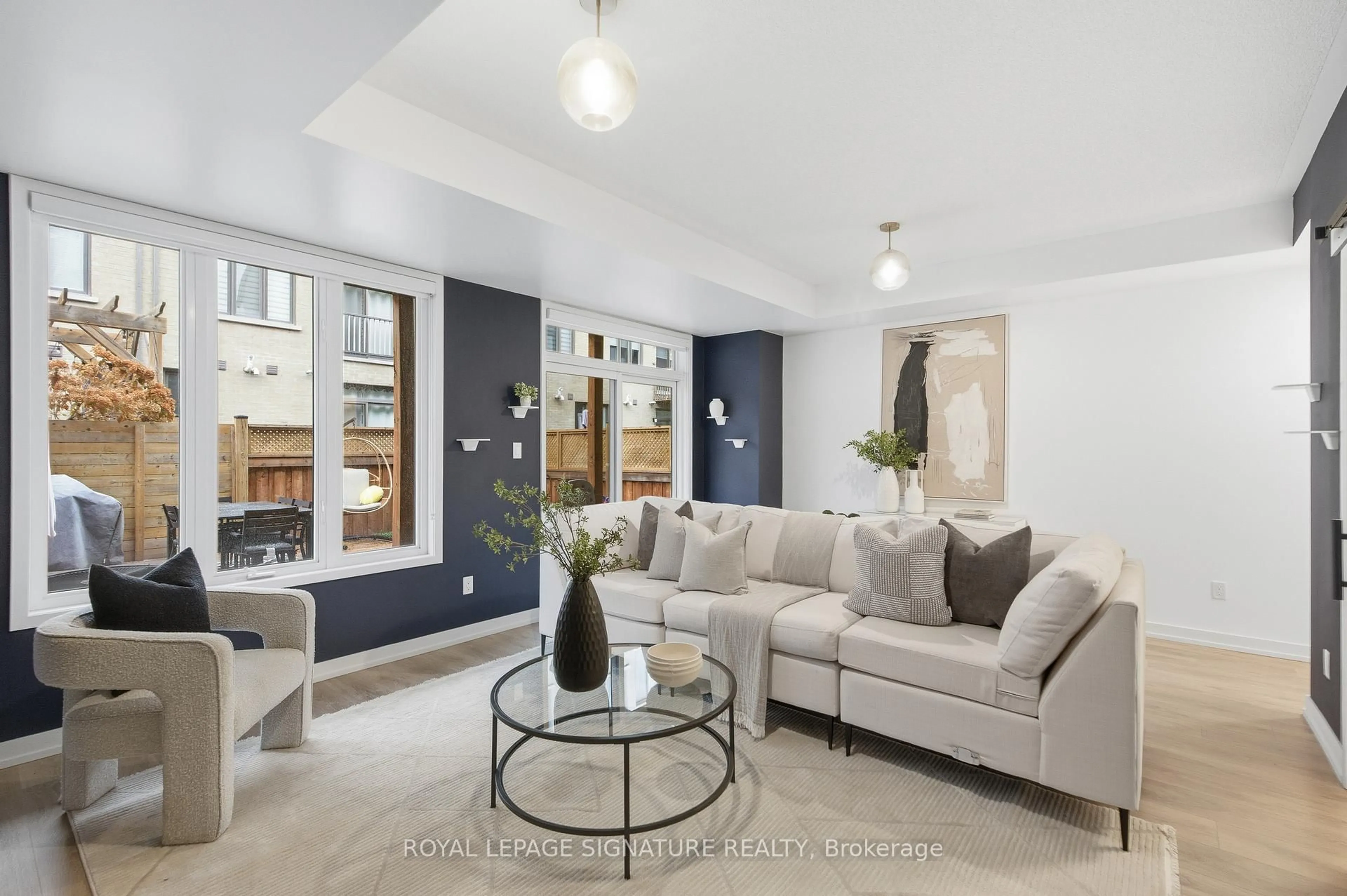 Living room with furniture, unknown for 314 Squire Cres, Oakville Ontario L6H 0L9