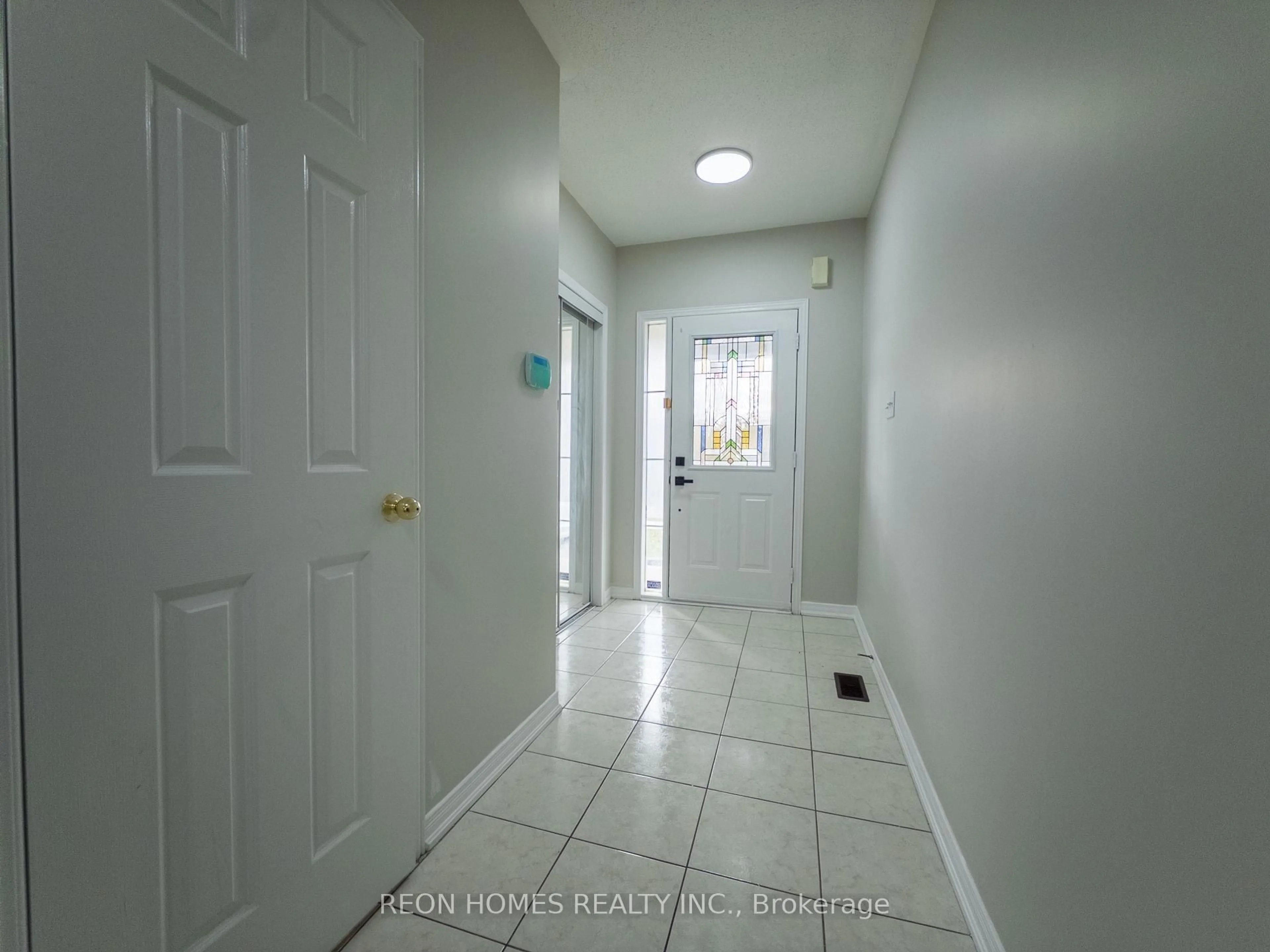 Indoor entryway for 25 Hot Spring Rd, Brampton Ontario L6R 3H9