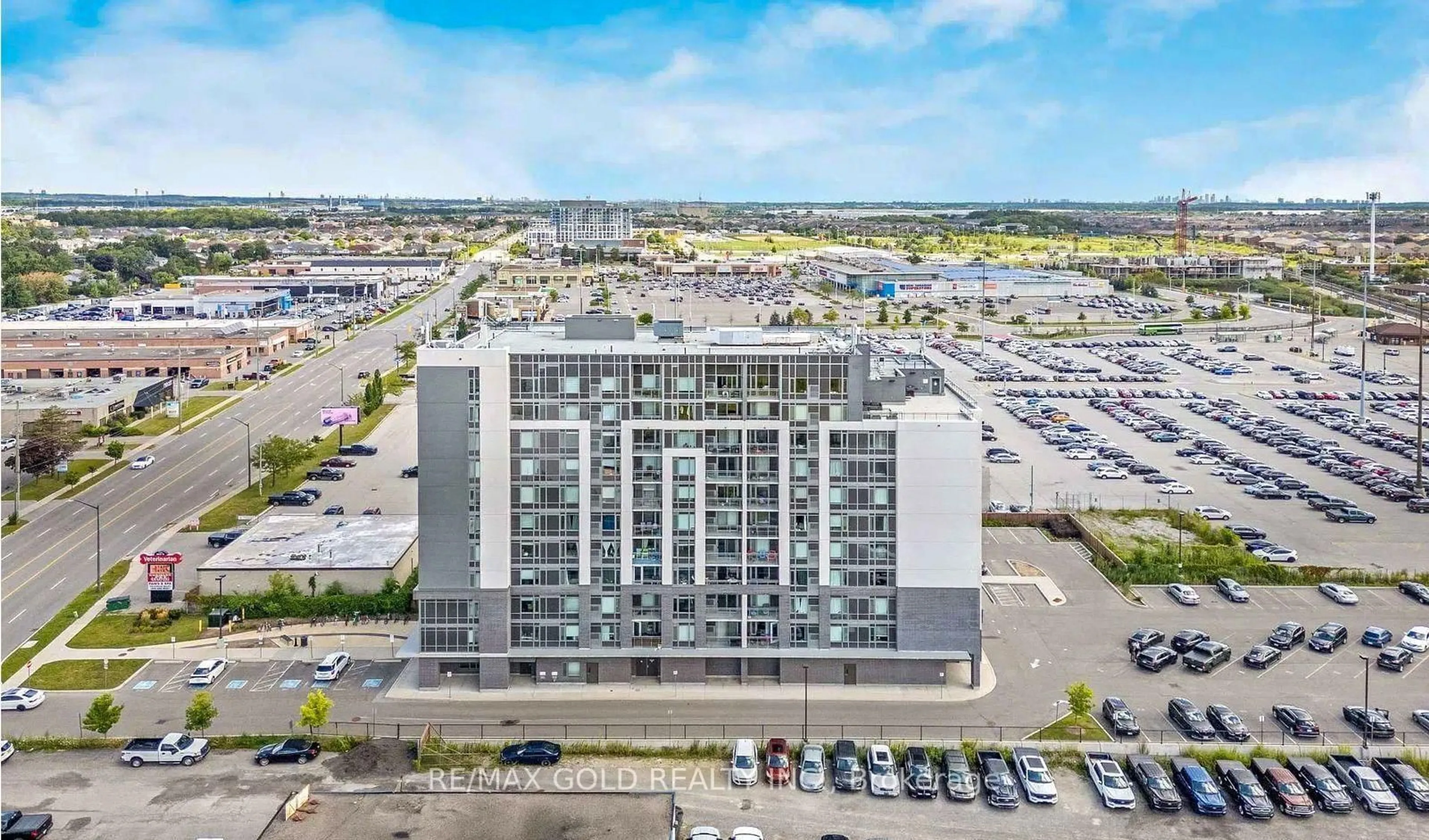 A pic from outside/outdoor area/front of a property/back of a property/a pic from drone, building for 716 Main St #807, Milton Ontario L9T 3P6