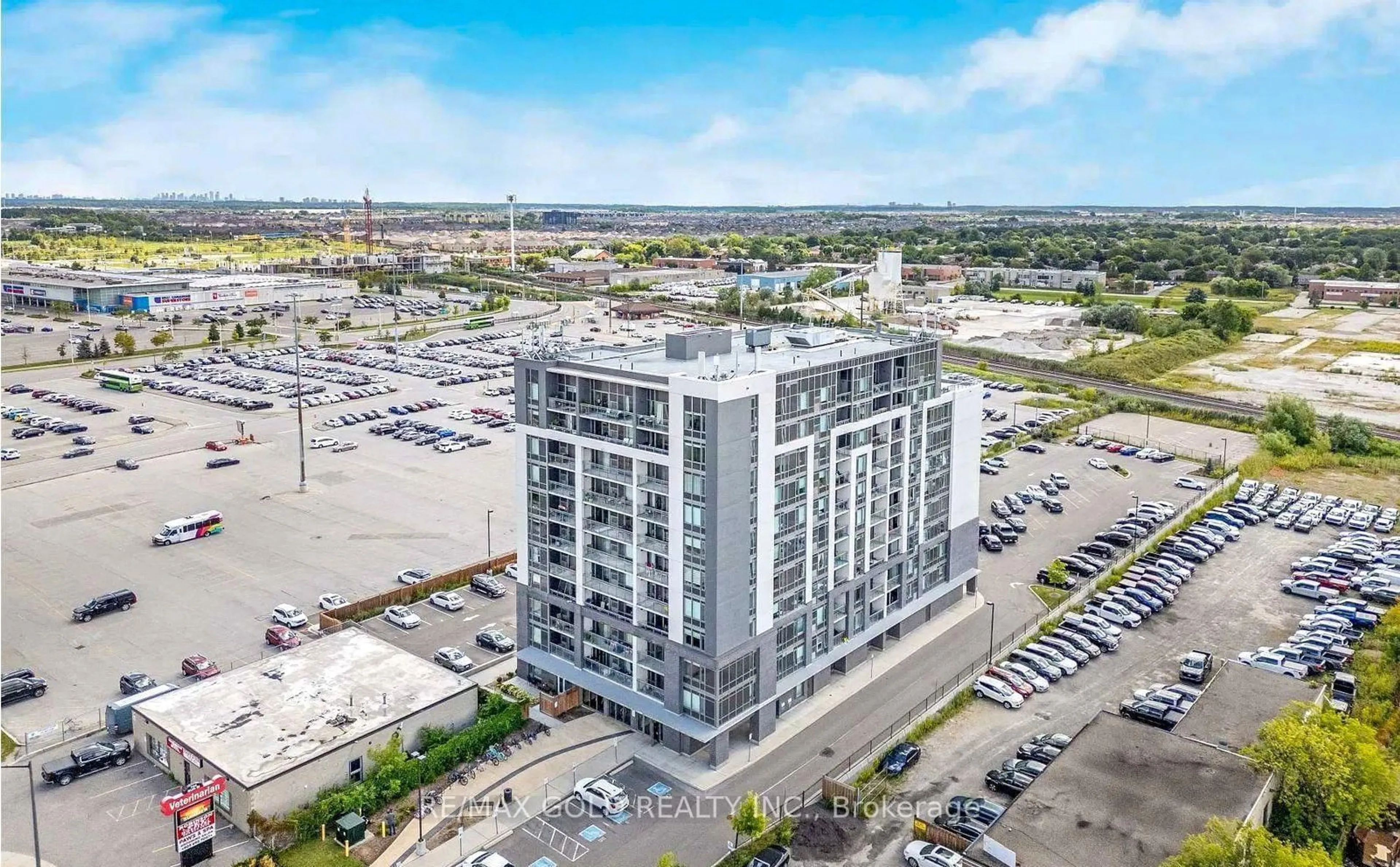 A pic from outside/outdoor area/front of a property/back of a property/a pic from drone, building for 716 Main St #807, Milton Ontario L9T 3P6