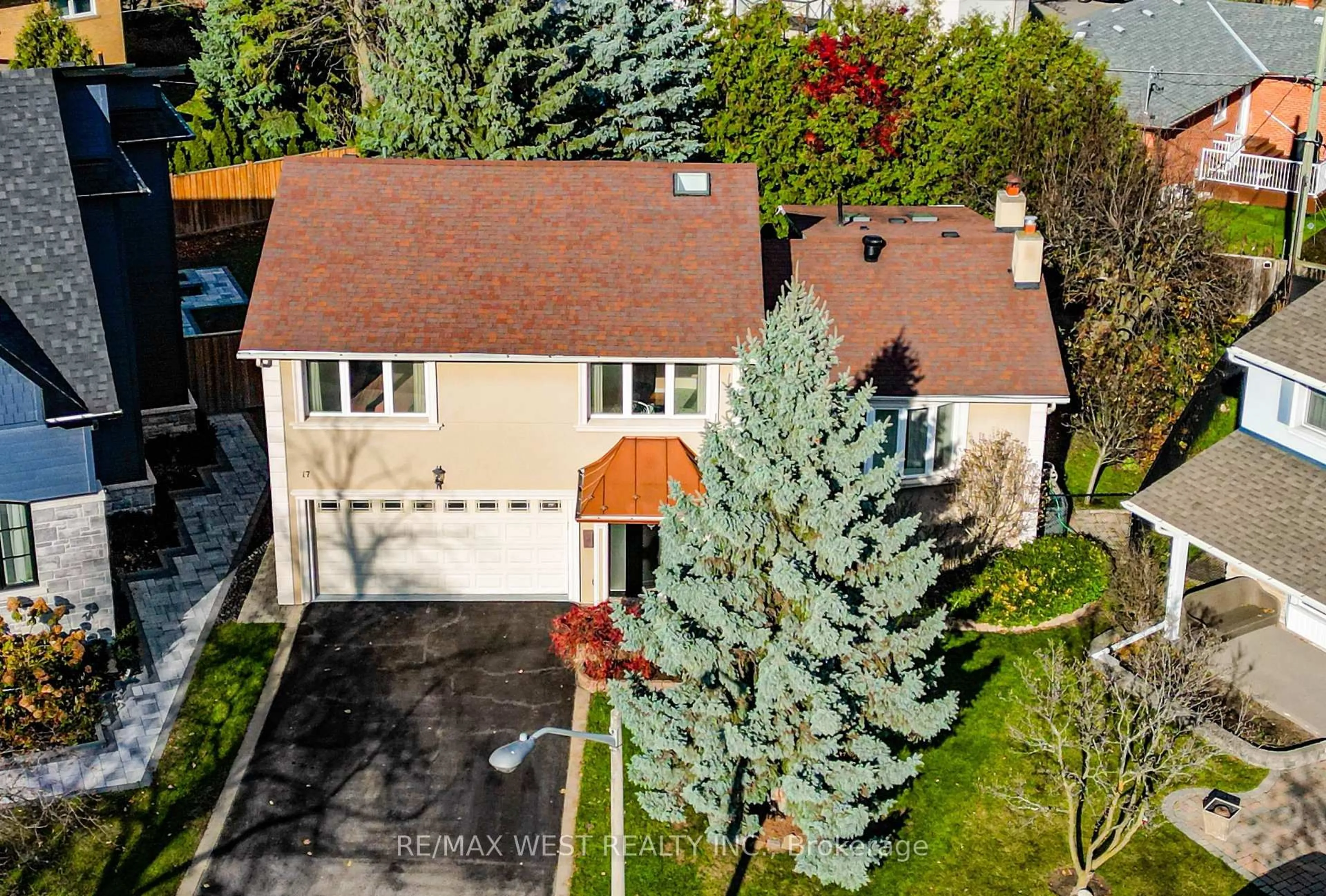 A pic from outside/outdoor area/front of a property/back of a property/a pic from drone, street for 17 Clay Crt, Toronto Ontario M9A 4S2
