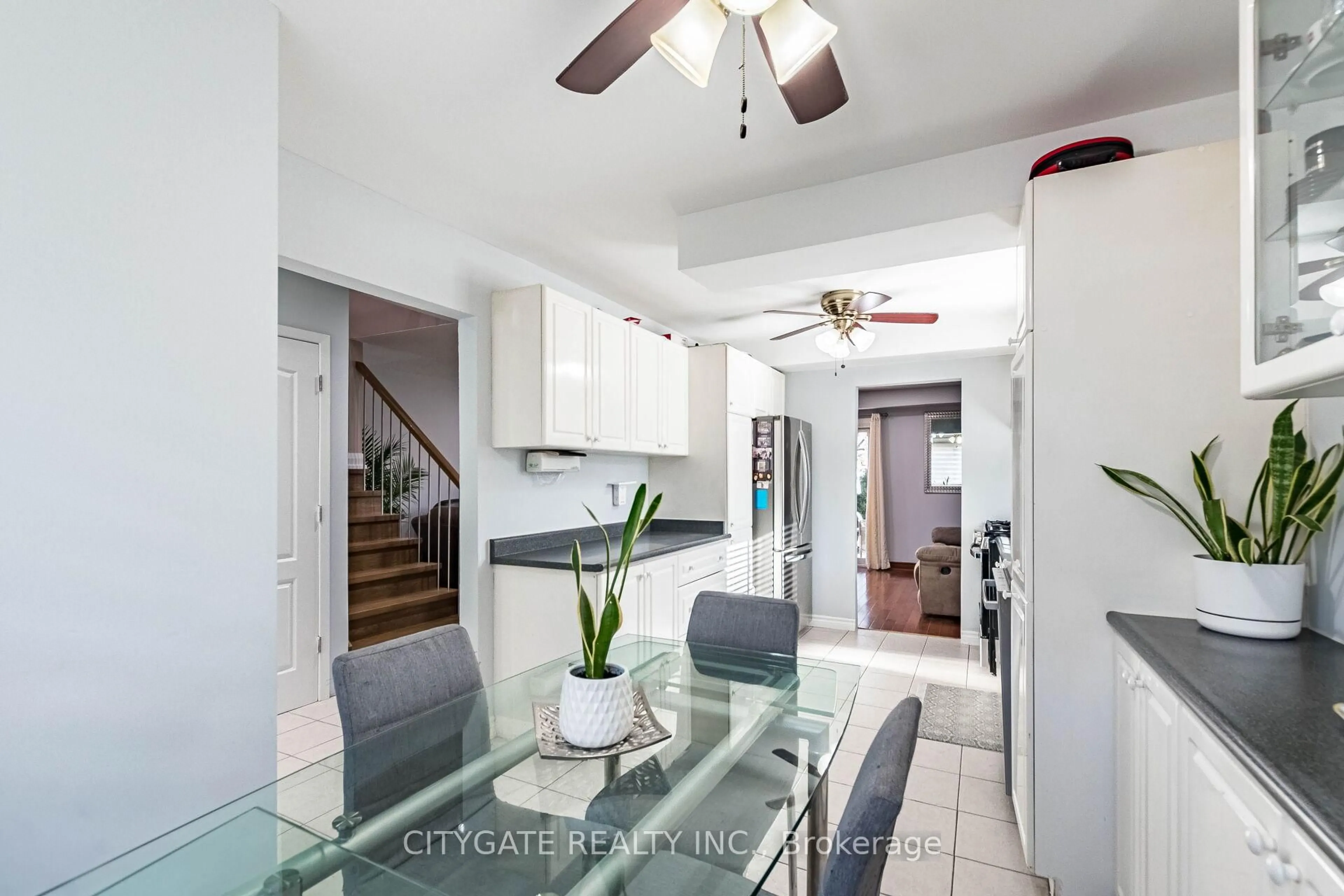 Open concept kitchen, unknown for 6945 pamplone Mews, Mississauga Ontario L5N 1S5