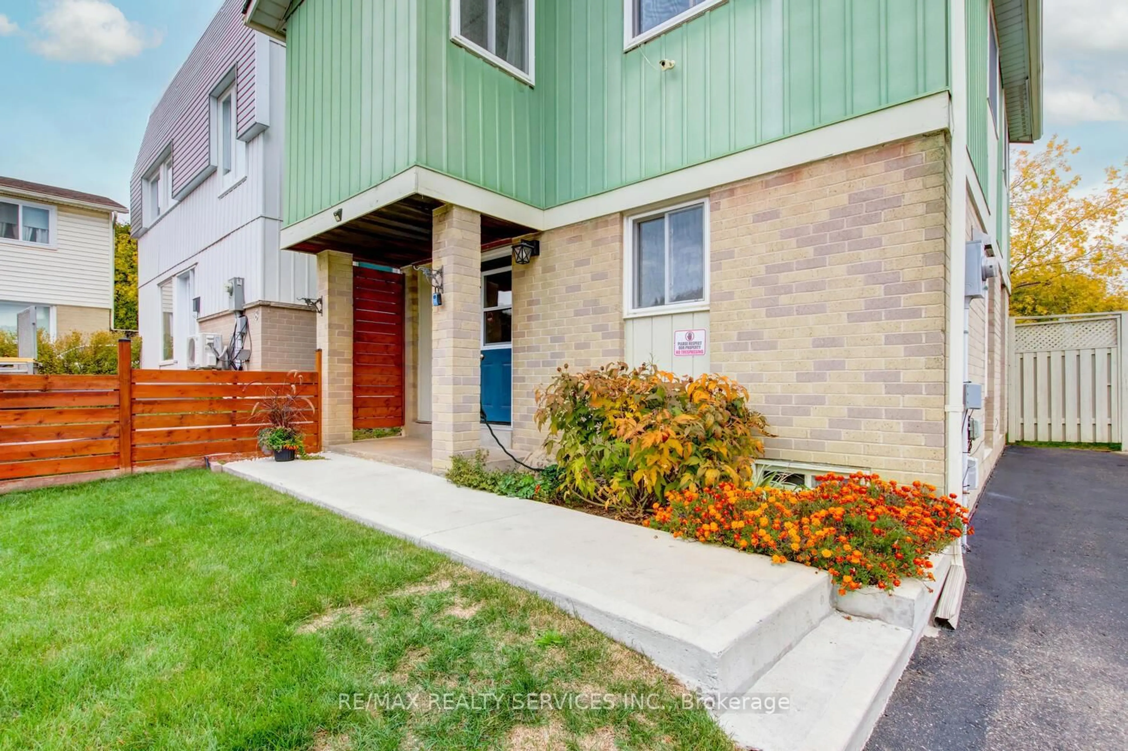 Unknown for 7 Hamlet Crt, Brampton Ontario L6S 1X5