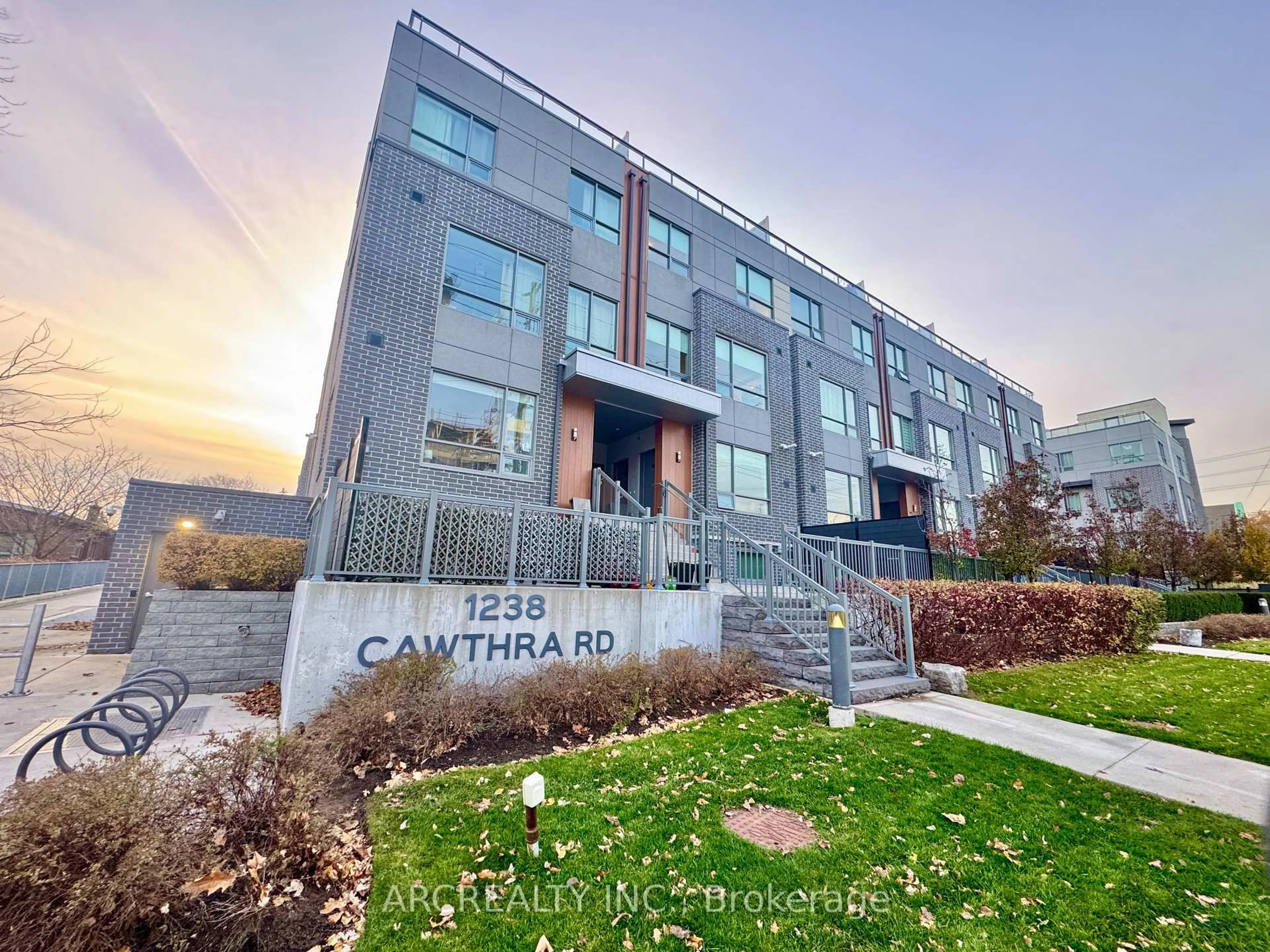 Unknown for 1238 Cawthra Rd #19, Mississauga Ontario L5G 0B6