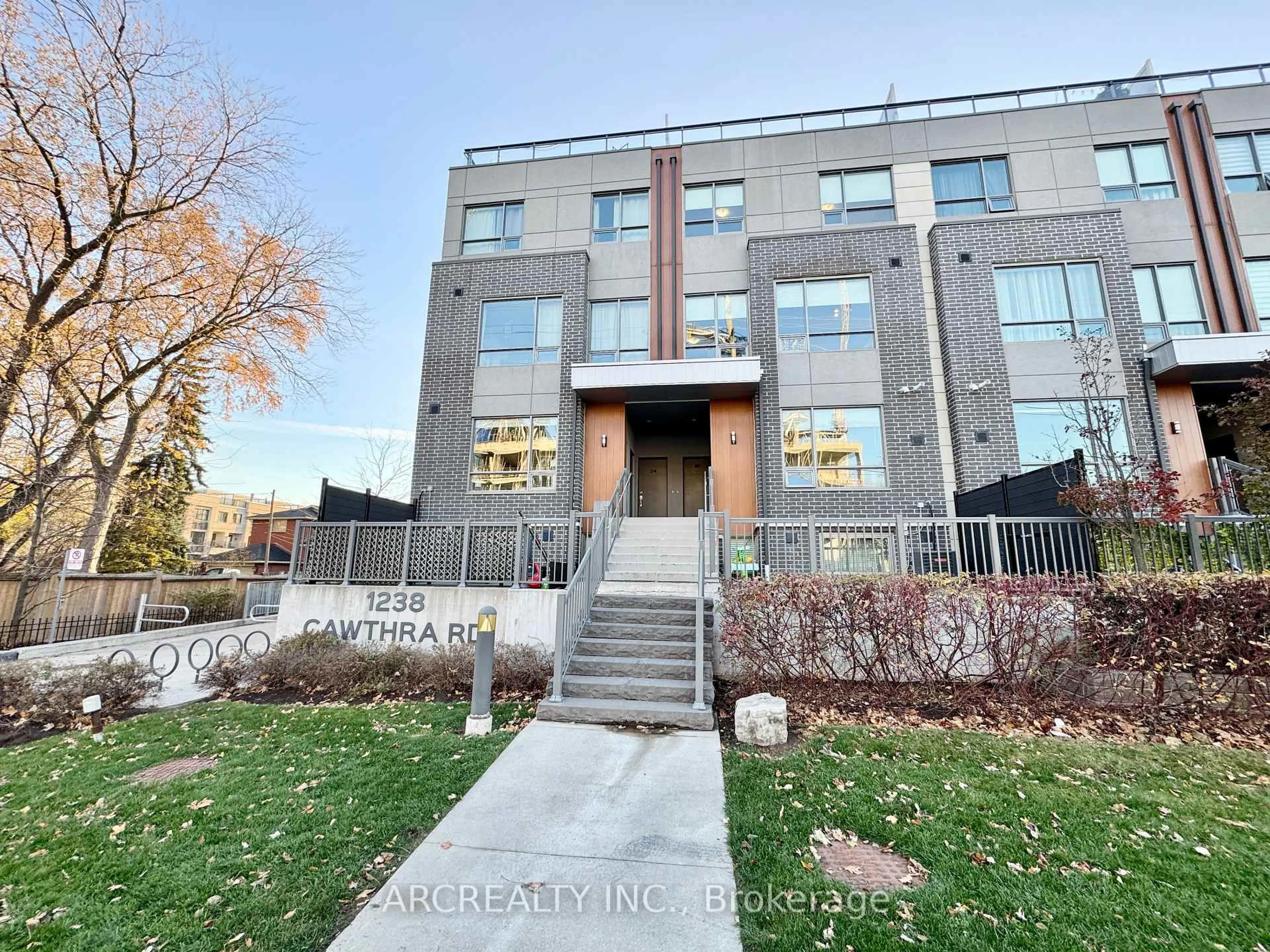 Home with brick exterior material, building for 1238 Cawthra Rd #19, Mississauga Ontario L5G 0B6