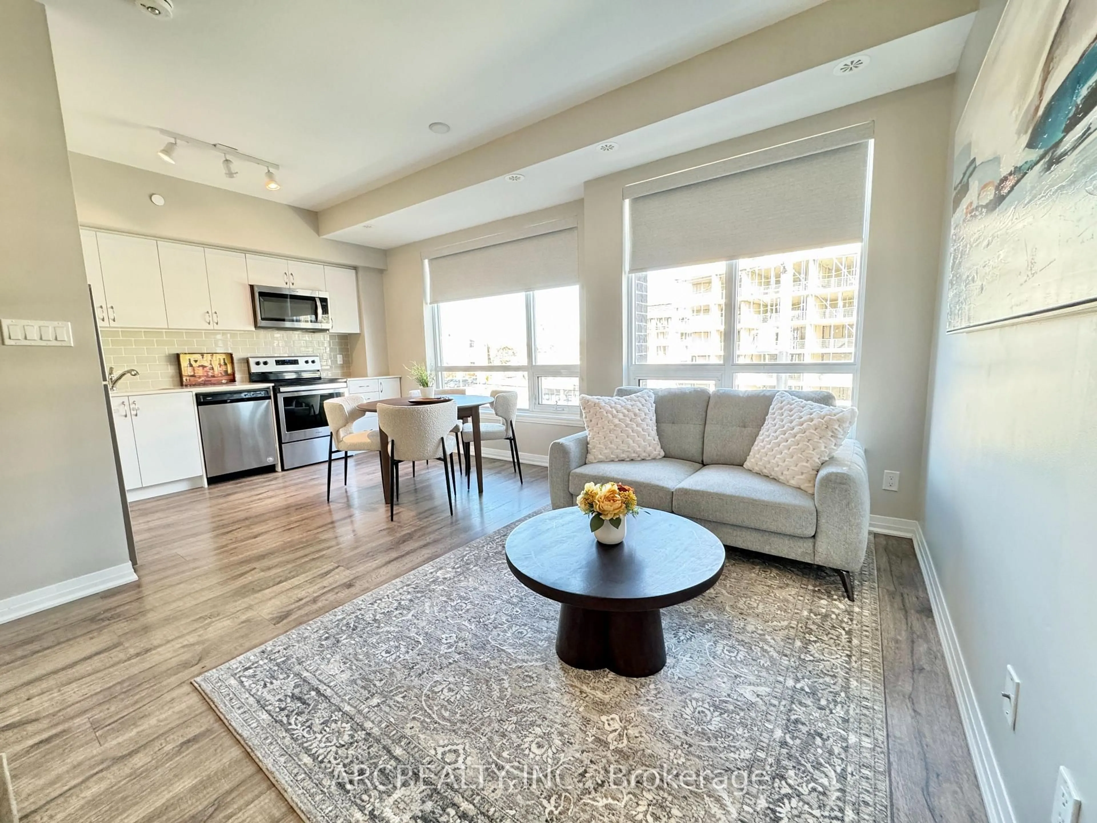 Living room with furniture, unknown for 1238 Cawthra Rd #19, Mississauga Ontario L5G 0B6