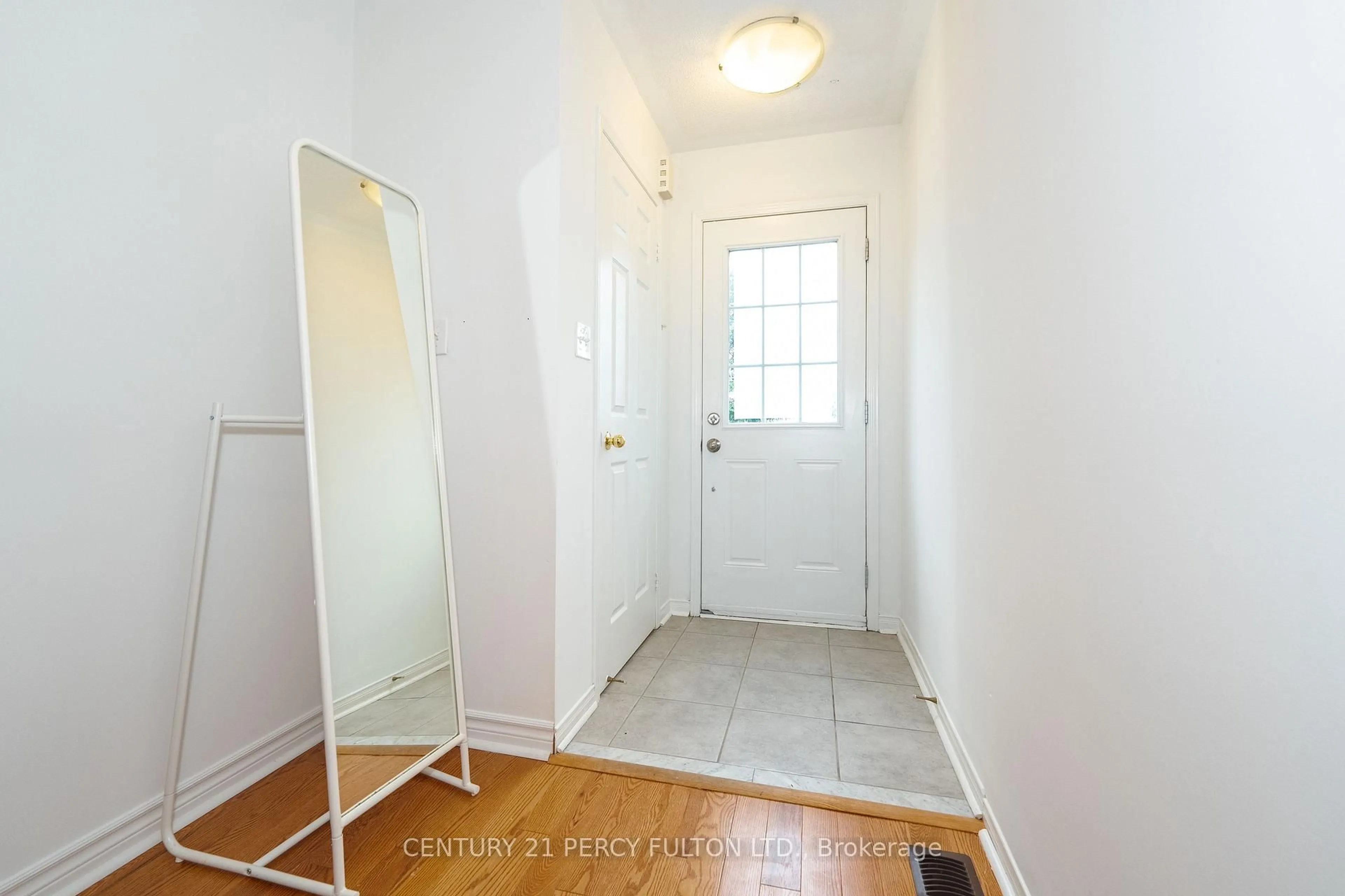 Indoor entryway for 119 Torbarrie Rd, Toronto Ontario M3L 1G8