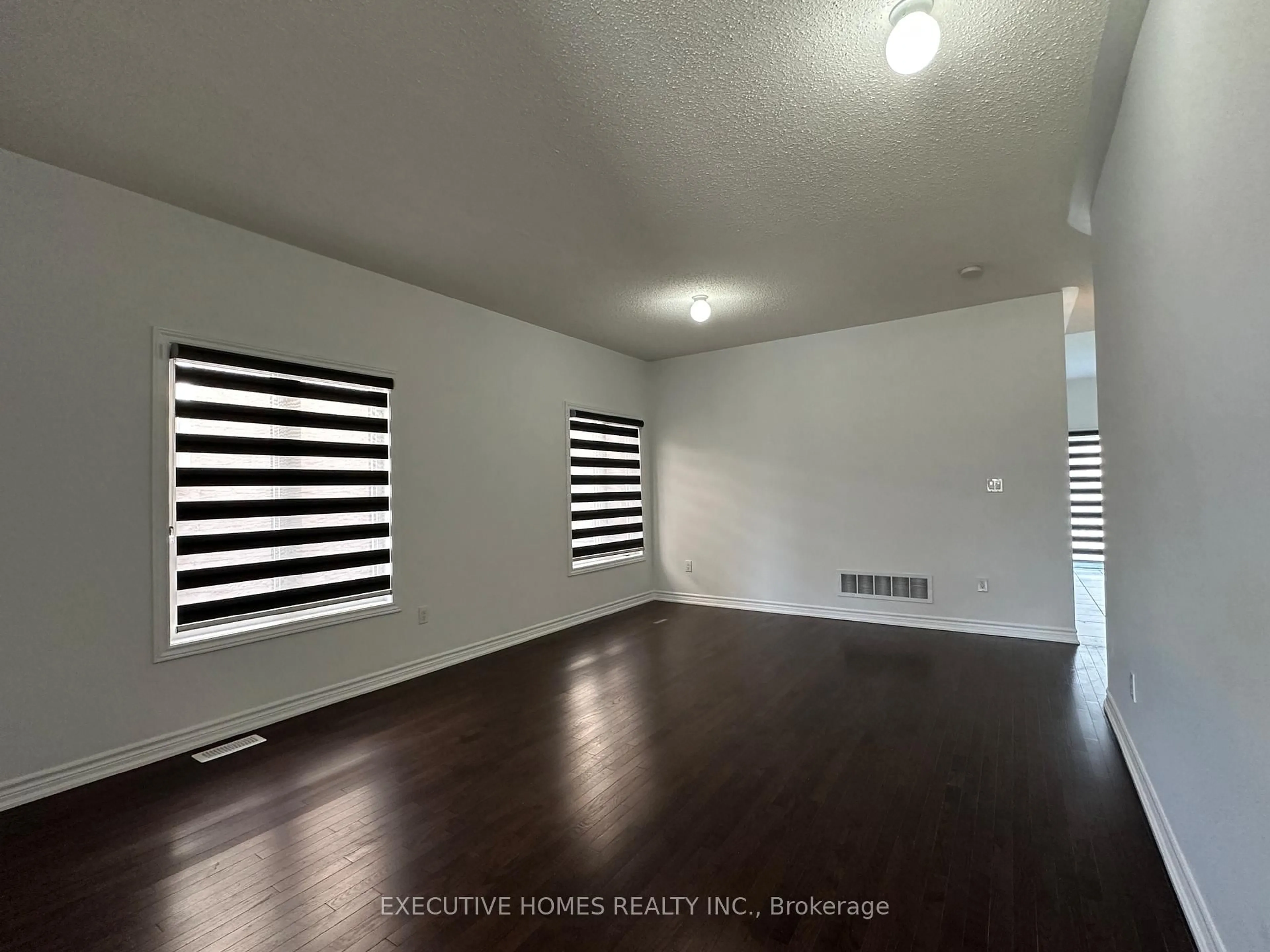 A pic of a room for 21 Elmcrest Dr, Brampton Ontario L6Y 0H7